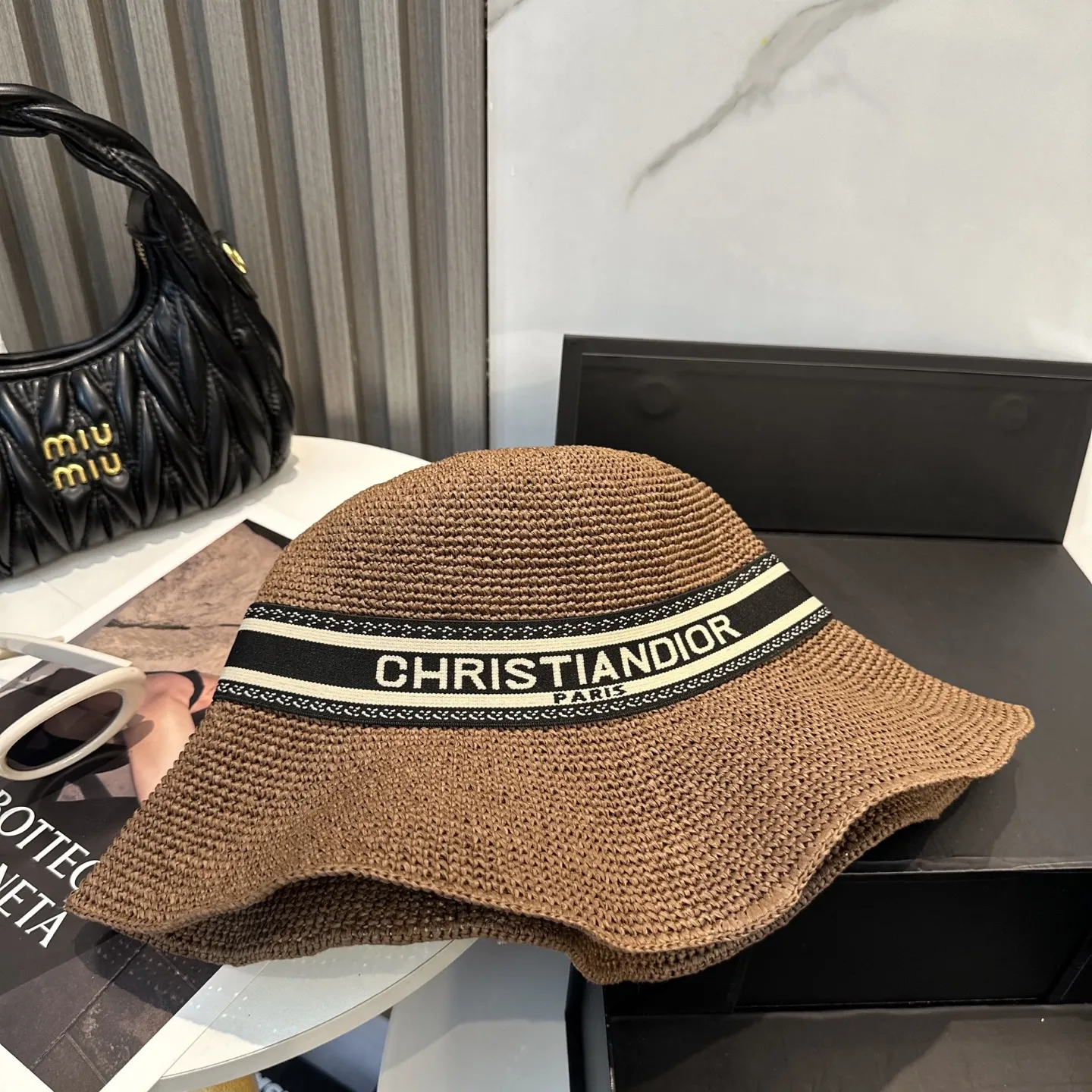 Christian Dior 茶色の日焼け防止バケットハット - 画像 (8)