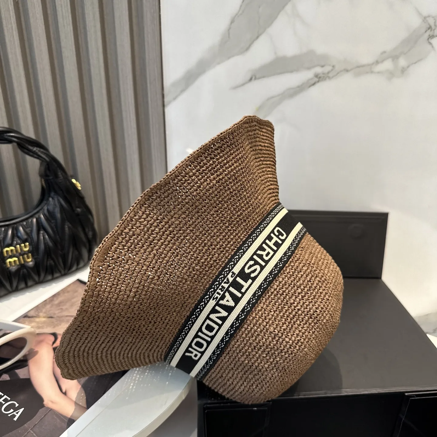 Christian Dior 茶色の日焼け防止バケットハット - 画像 (9)