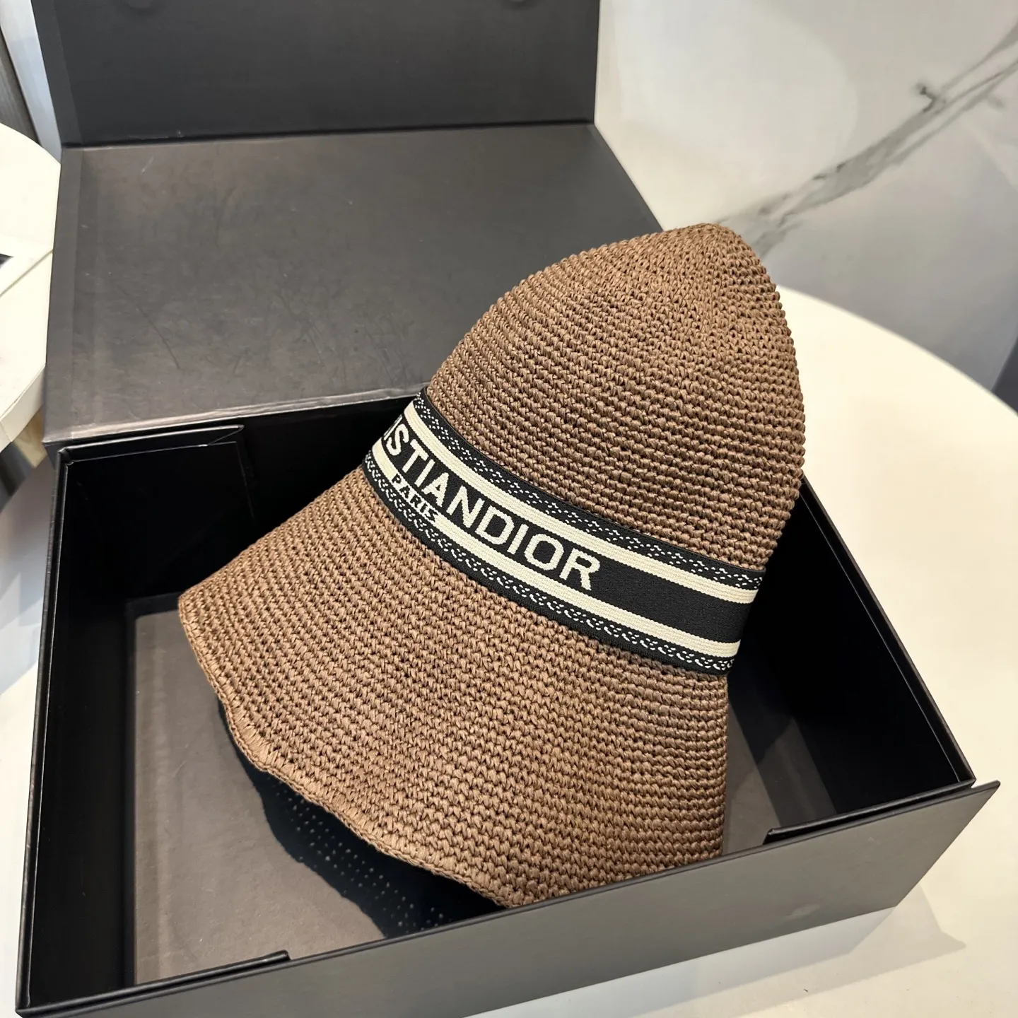 Christian Dior 茶色の日焼け防止バケットハット - 画像 (10)