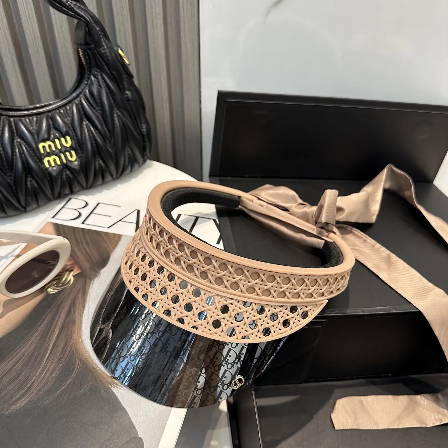 天明眼鏡 X DIOR ビーチスタイルベージュ帽子