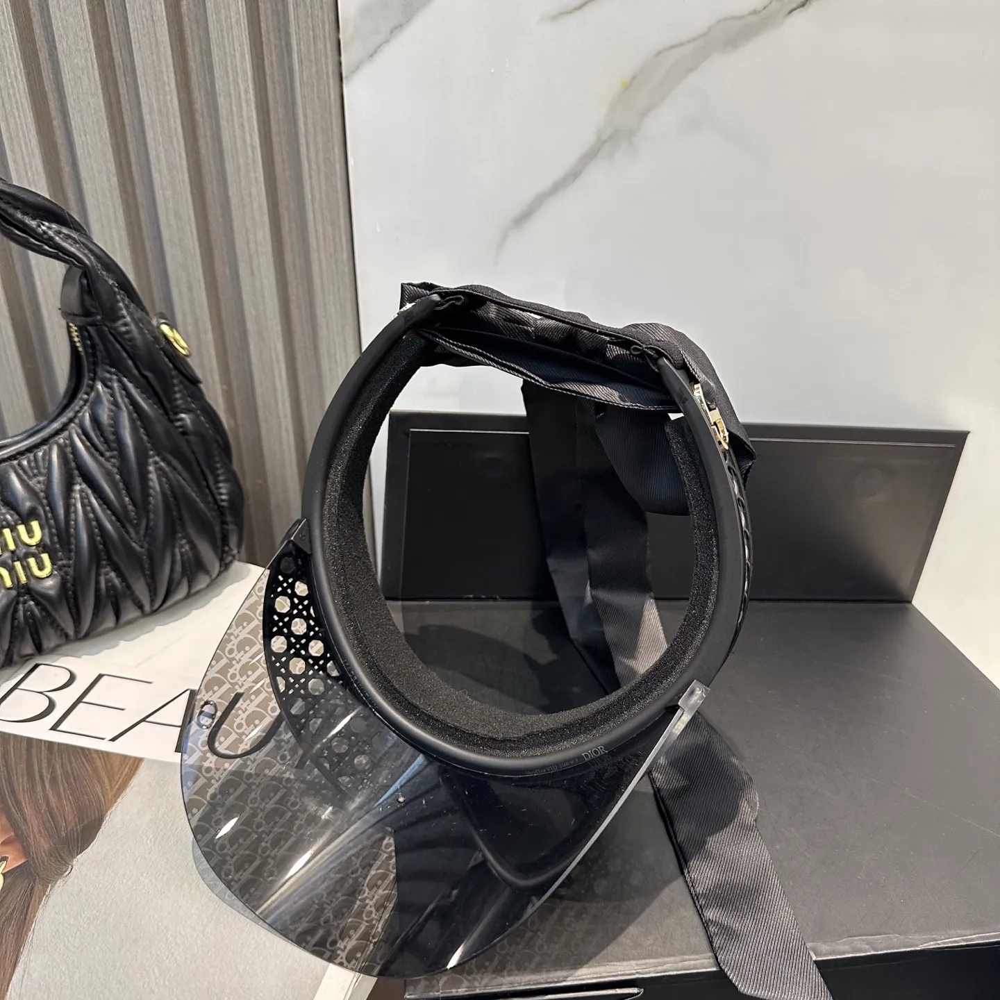 天明眼鏡 × ディオール ブラック 新作サンハット - 画像 (5)