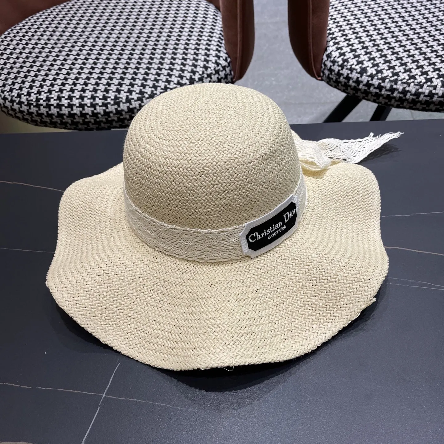 Christian Dior ホワイトリボンつき麦わら帽子 - 画像 (4)