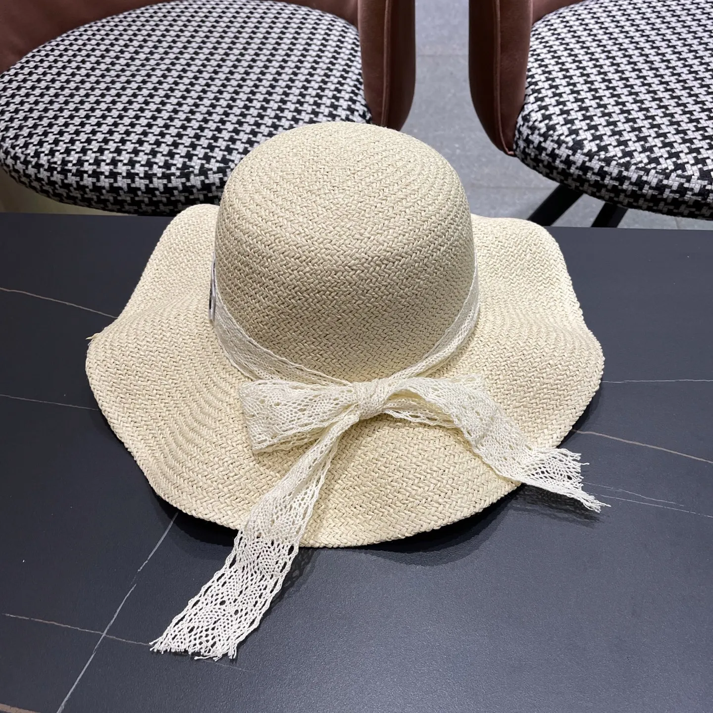 Christian Dior ホワイトリボンつき麦わら帽子 - 画像 (6)