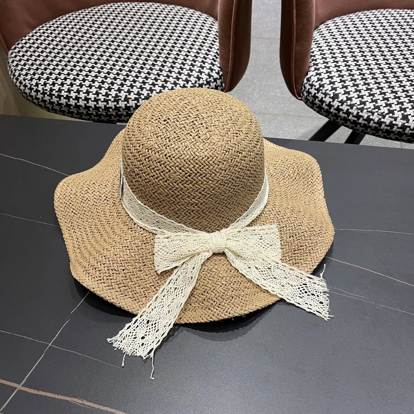 Christian Dior ベージュリボン付き麦わら帽子 - 画像 (6)