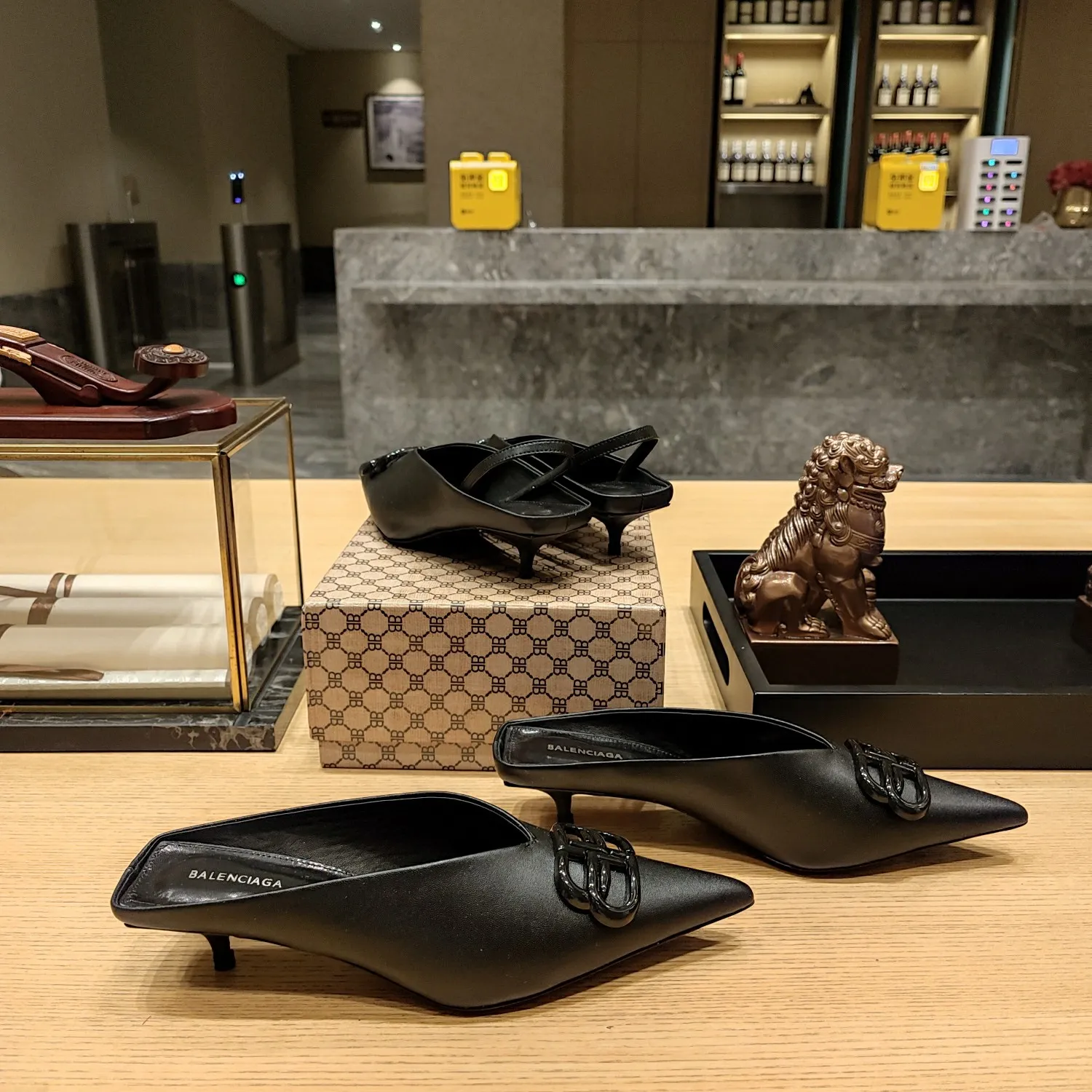 Balenciaga 黒 キトンヒールミュールスリッパ - 画像 (5)