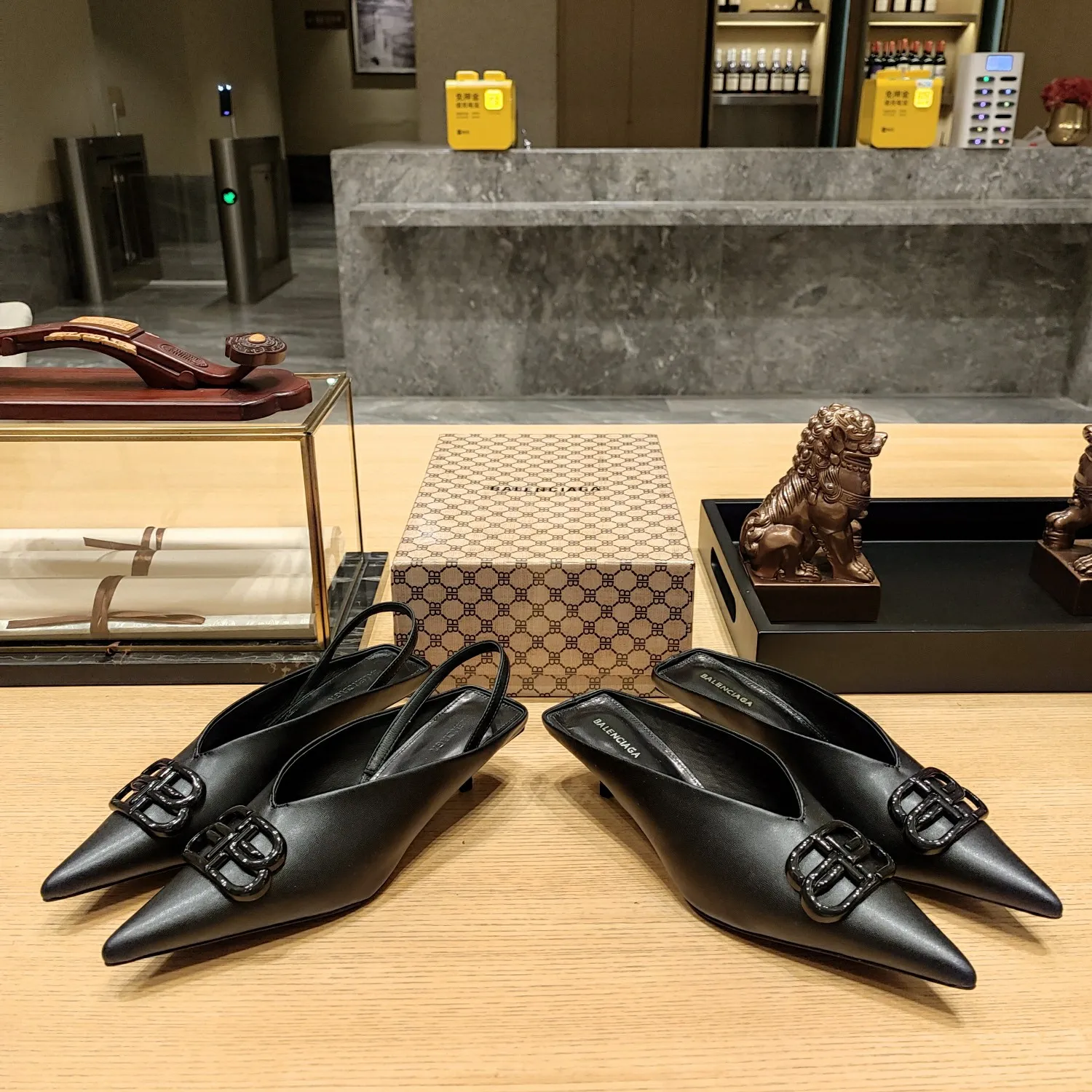 Balenciaga 黒 キトンヒールミュールスリッパ - 画像 (6)