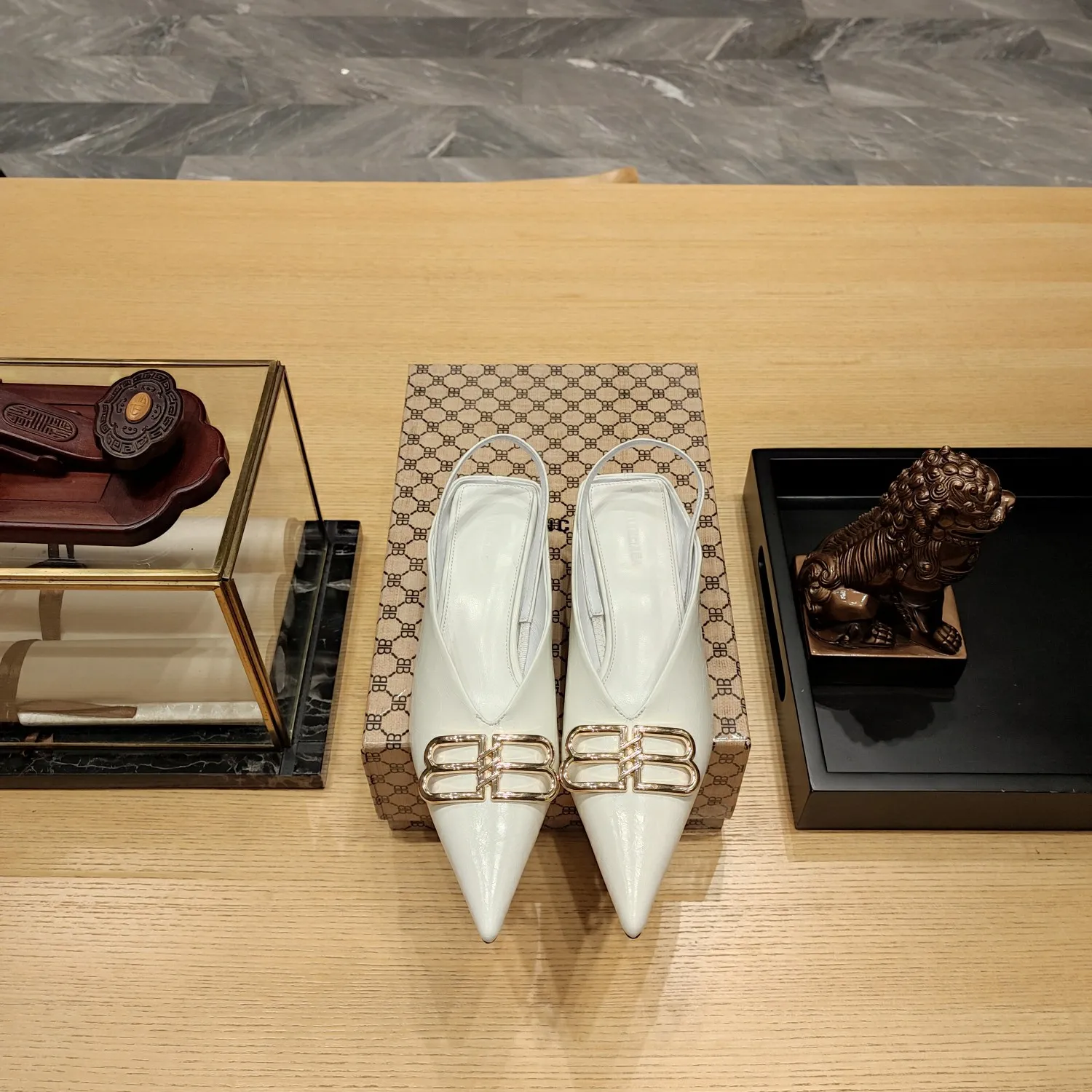 Balenciaga 白 キトンヒールミュールスリッパ