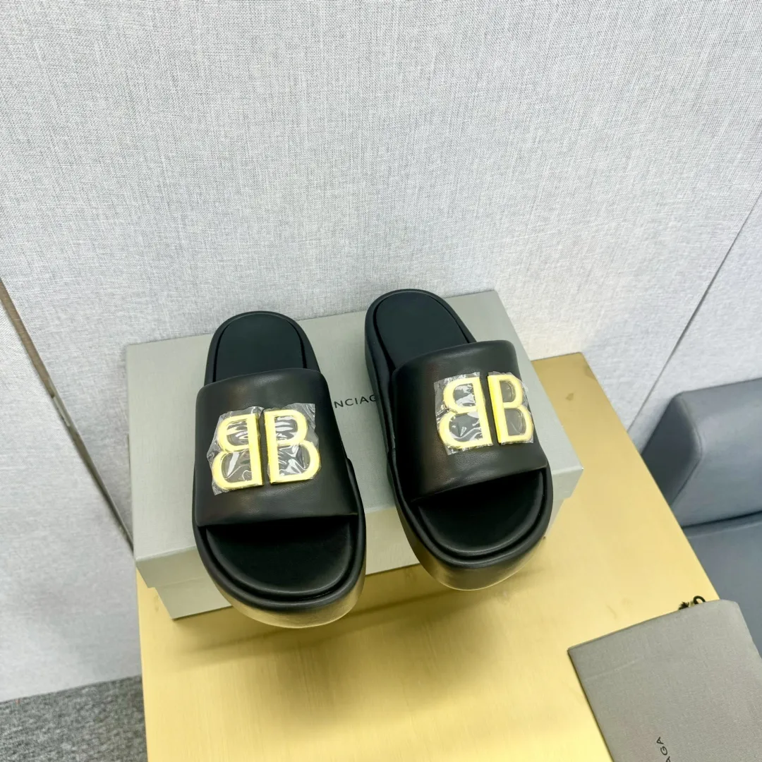 Balenciaga 2024新作厚いソールウェッジスリッパ黒 - 画像 (5)