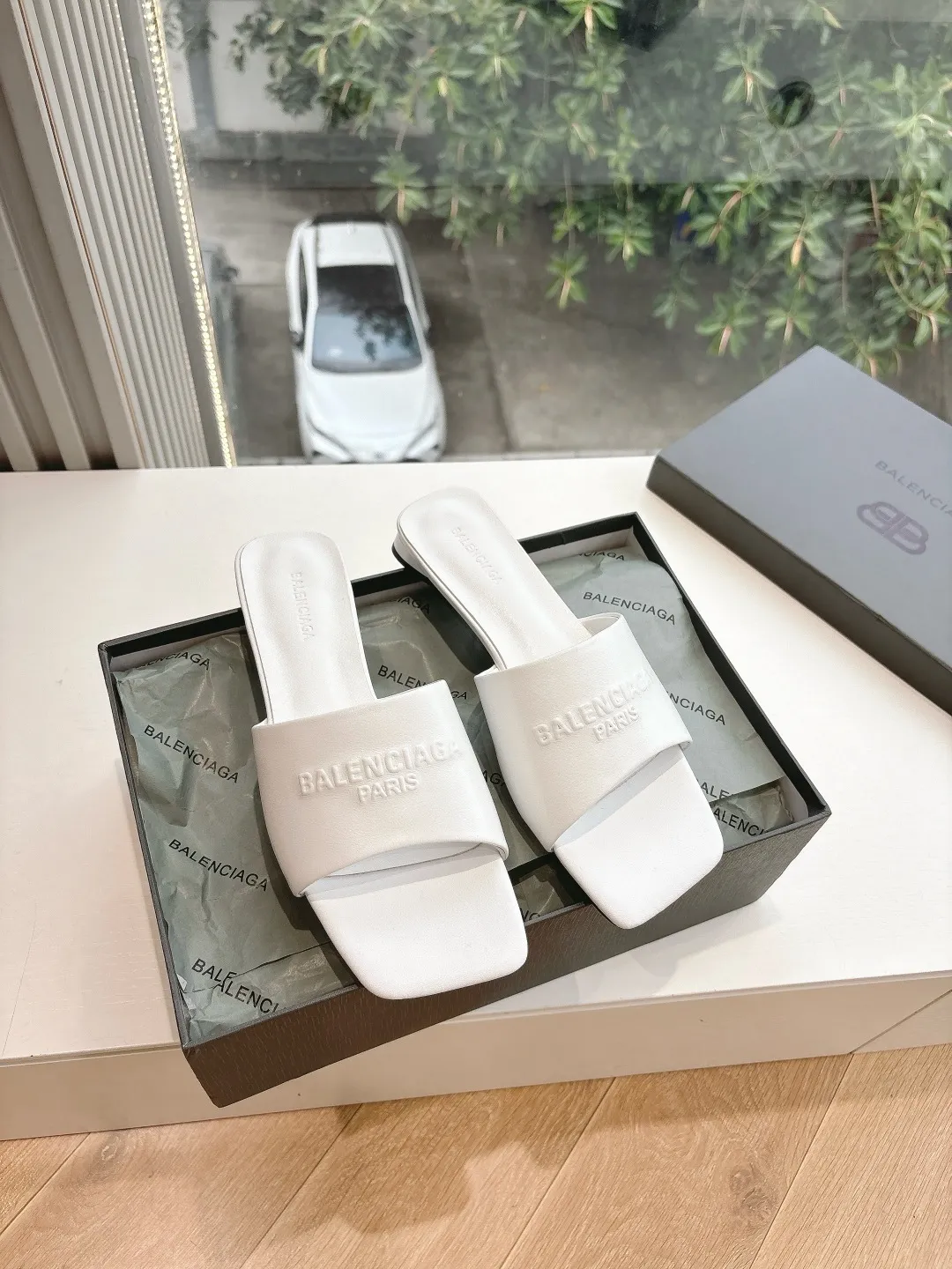 Balenciaga 白 キトンヒールミュールスリッパ