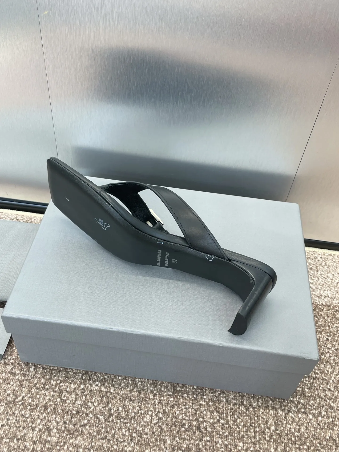 Balenciaga 黒 四角い頭ハイヒールビーチサンダル - 画像 (10)