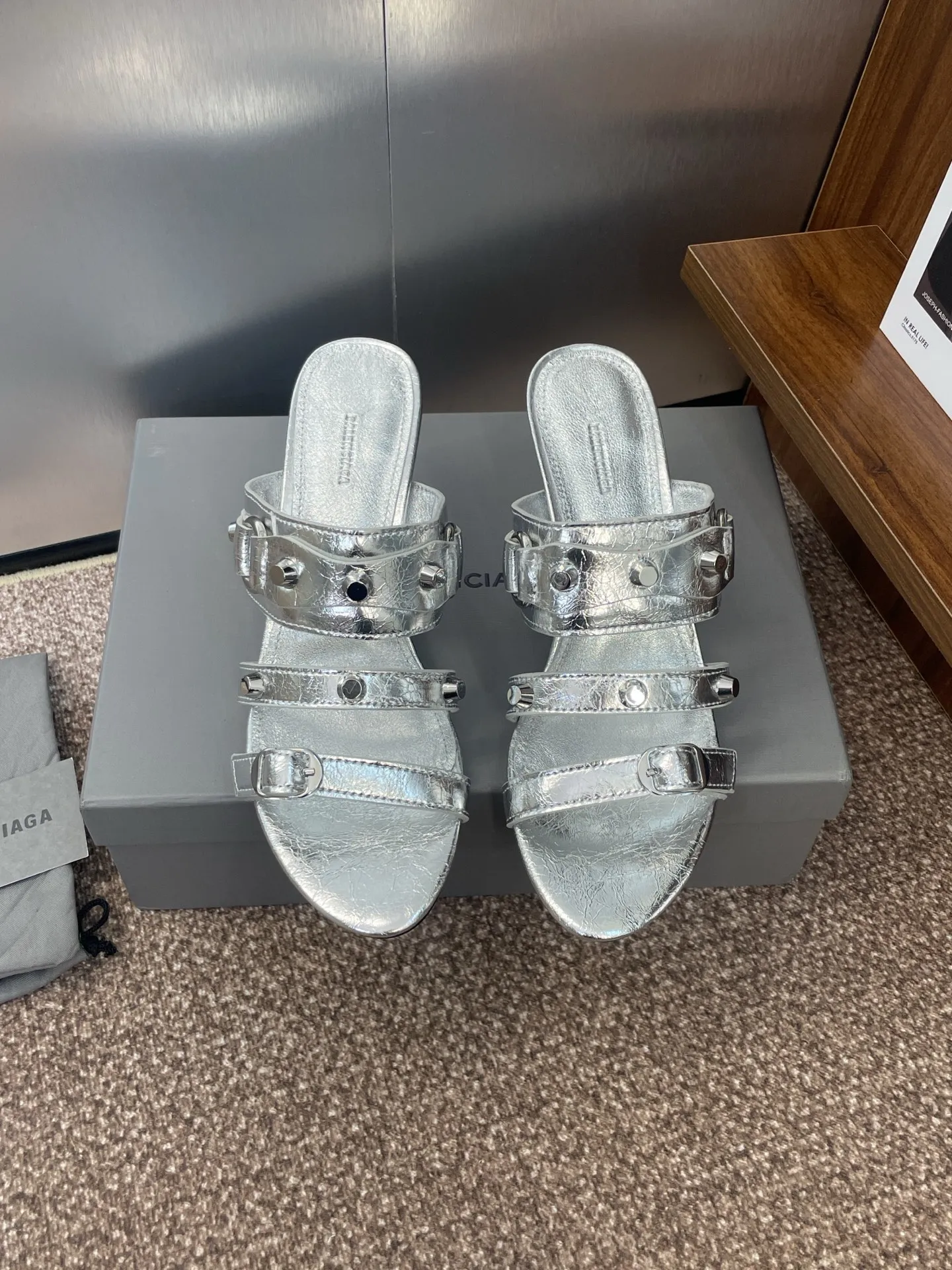 Balenciaga ゼリー色6CMミッドヒールサンダル
