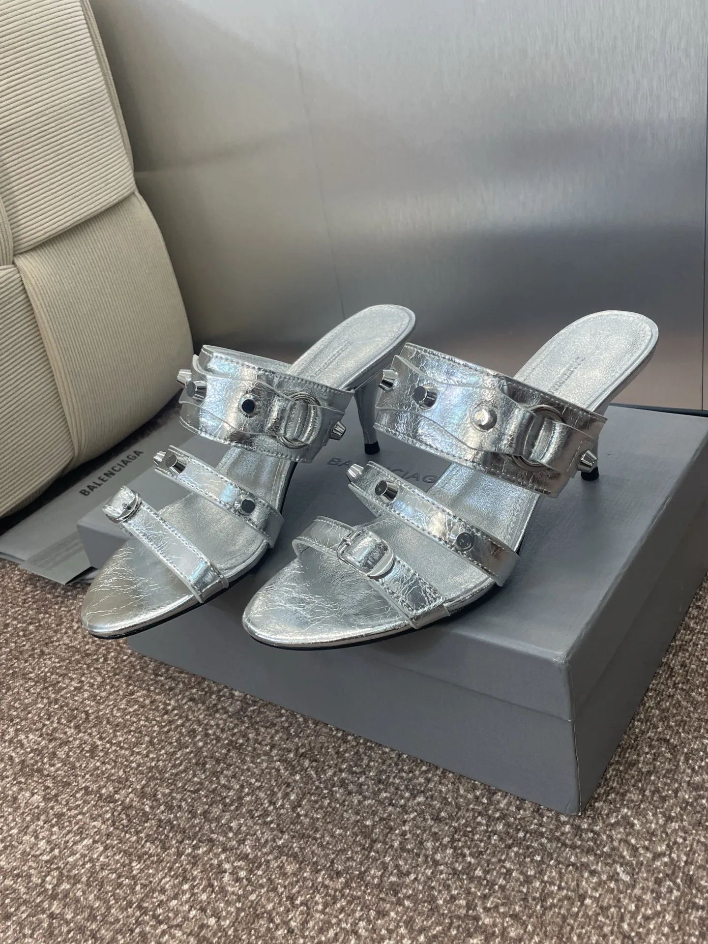 Balenciaga ゼリー色6CMミッドヒールサンダル - 画像 (4)