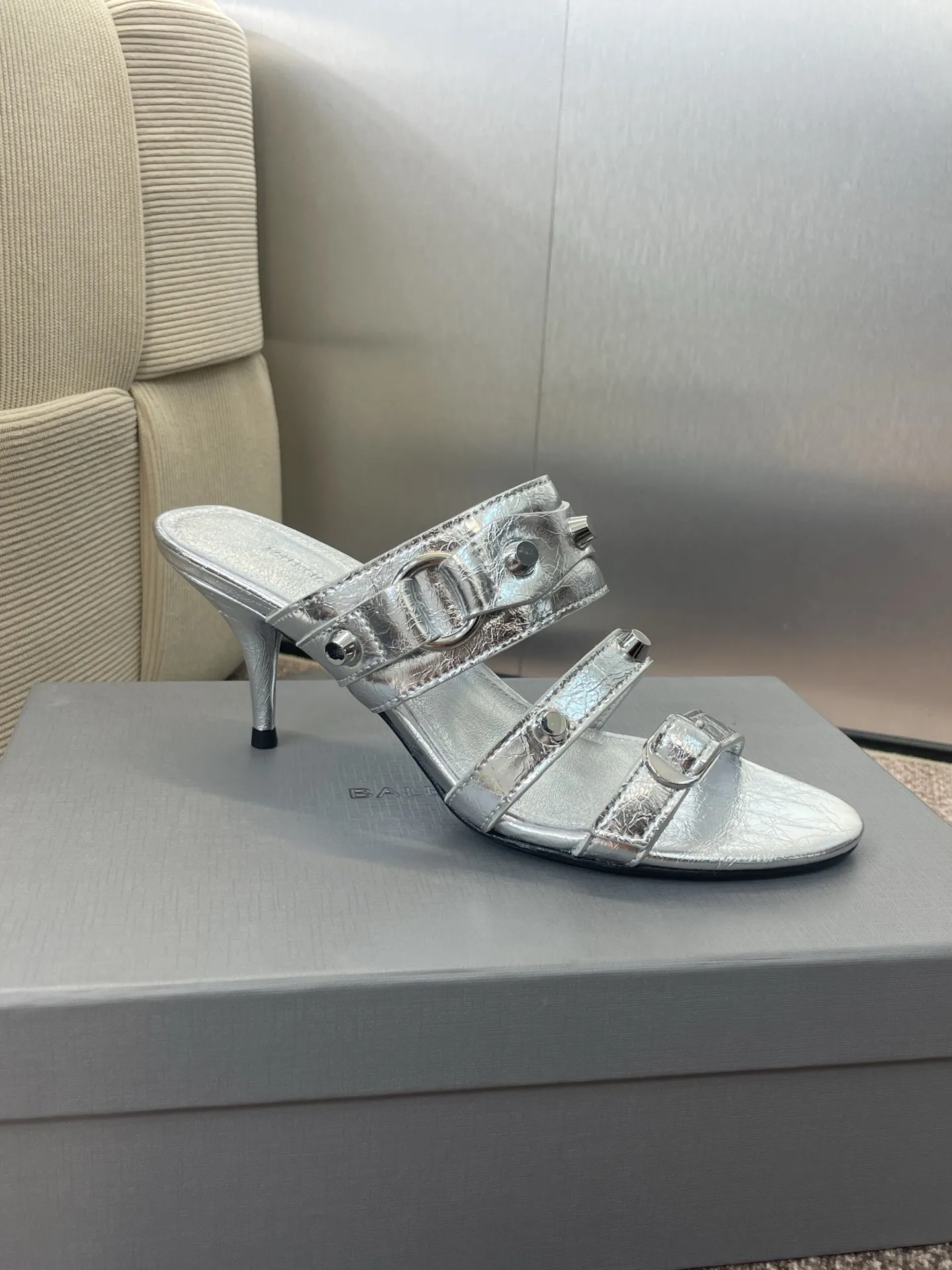 Balenciaga ゼリー色6CMミッドヒールサンダル - 画像 (7)