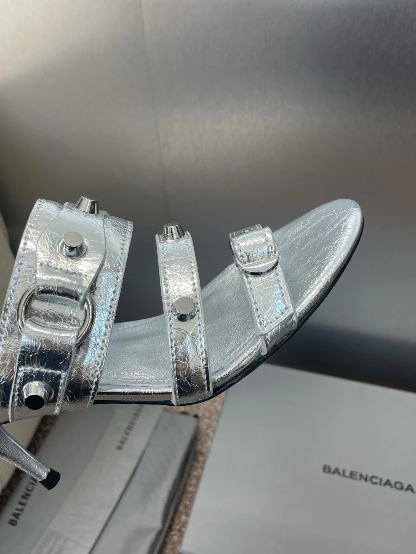Balenciaga ゼリー色6CMミッドヒールサンダル - 画像 (8)