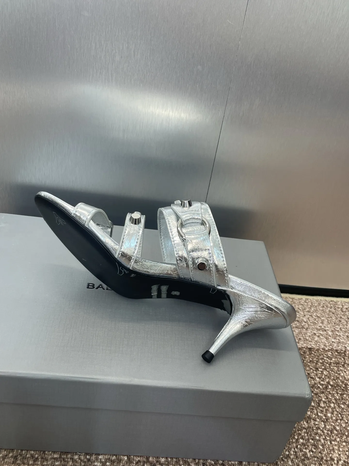 Balenciaga ゼリー色6CMミッドヒールサンダル - 画像 (10)