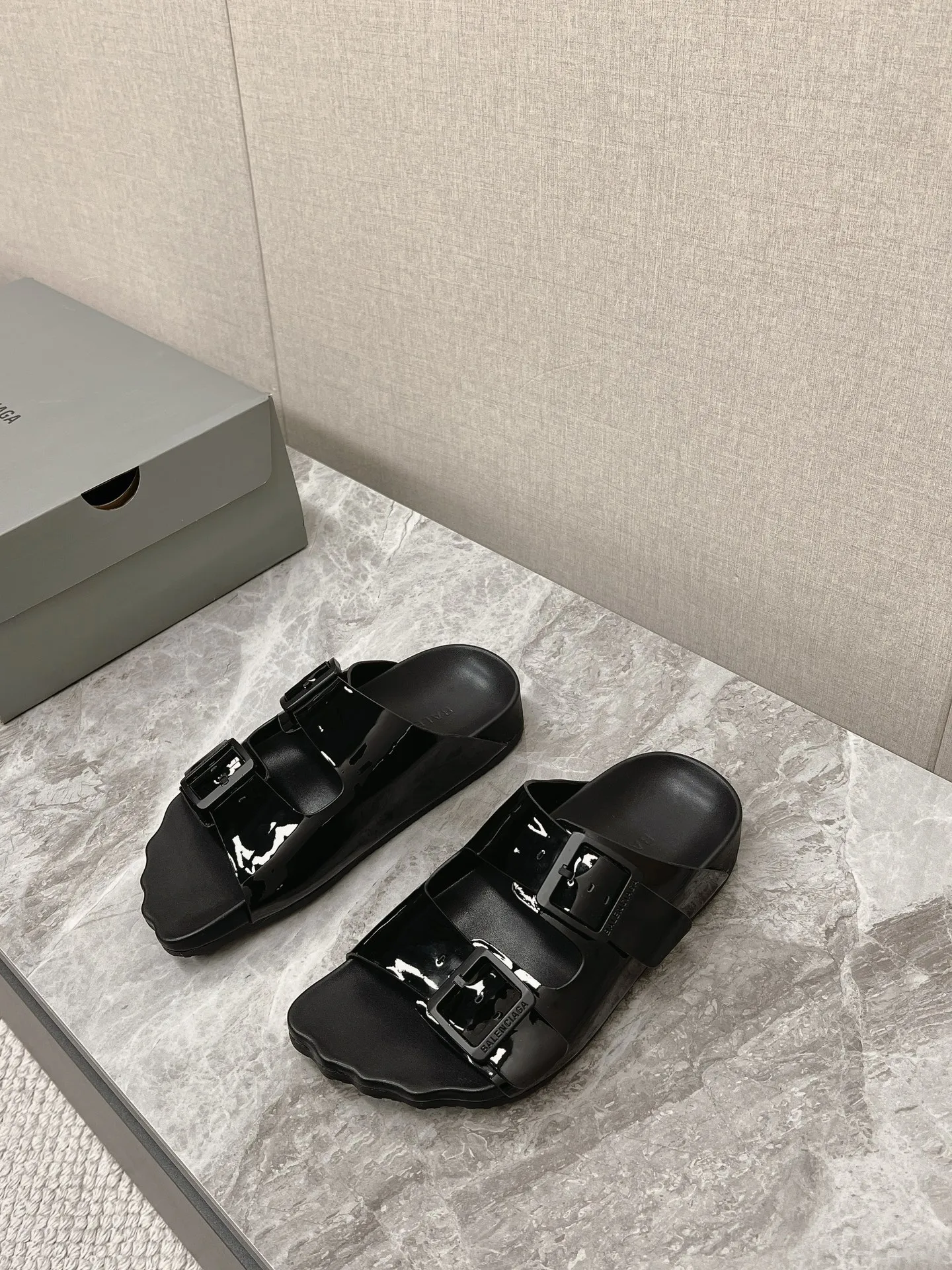 BALENCIAGA ブラック 五指ミュールスリッパ