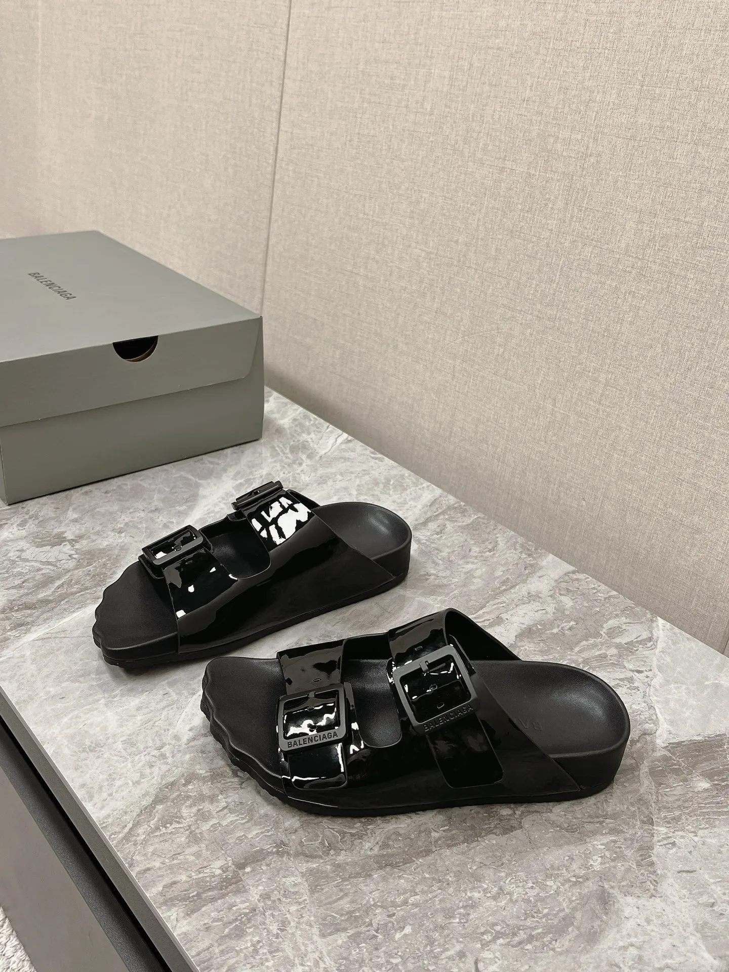 BALENCIAGA ブラック 五指ミュールスリッパ - 画像 (3)