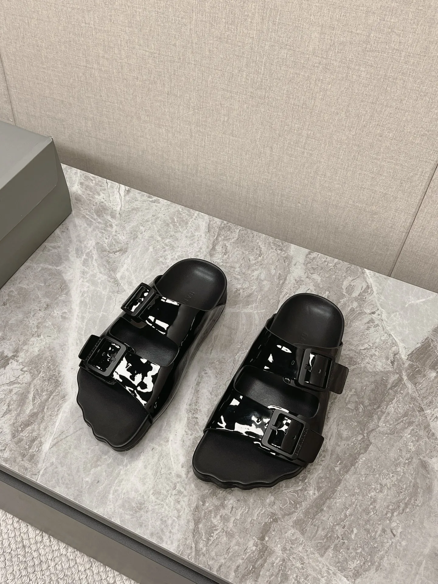 BALENCIAGA ブラック 五指ミュールスリッパ - 画像 (4)