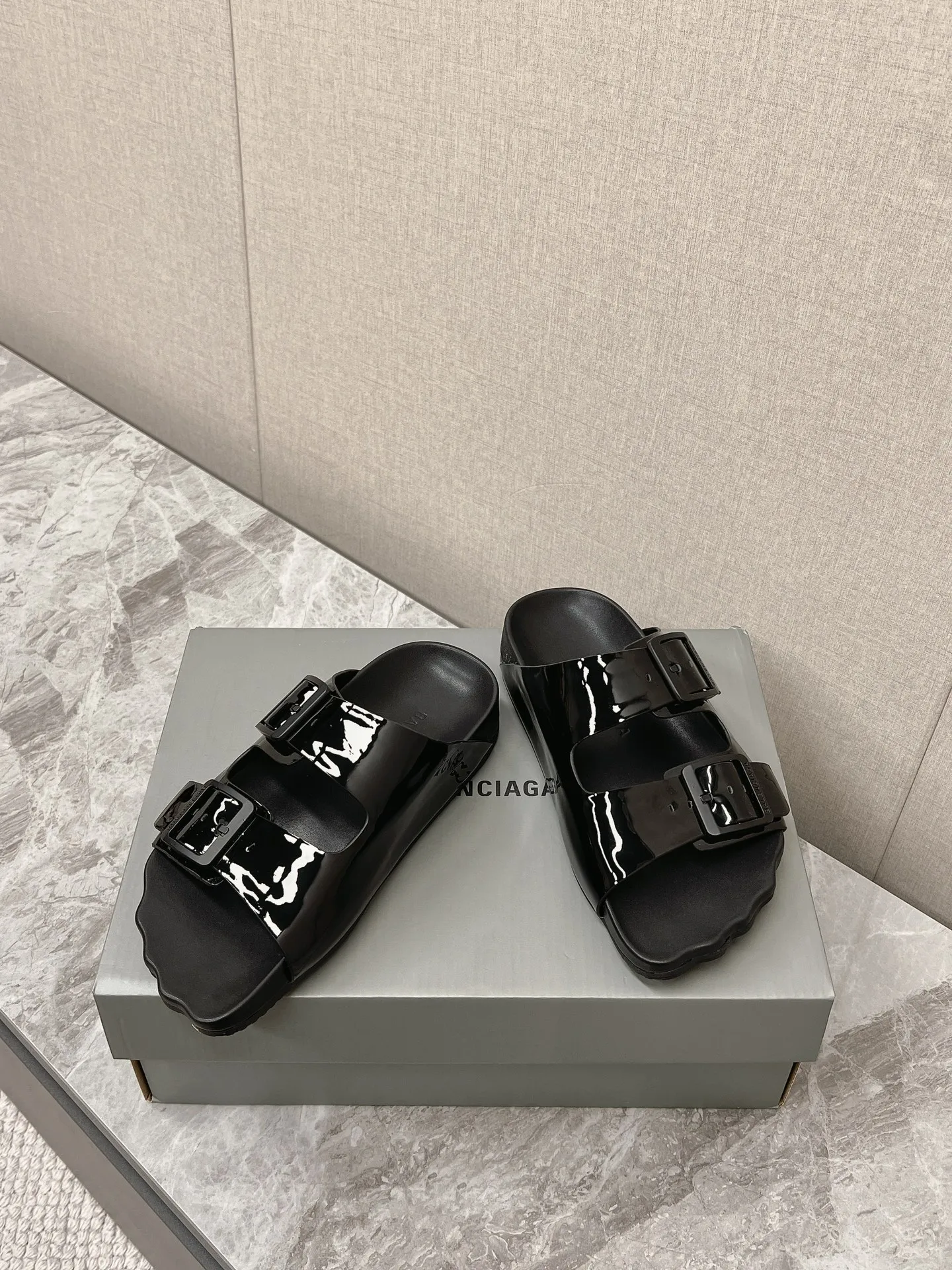BALENCIAGA ブラック 五指ミュールスリッパ - 画像 (6)