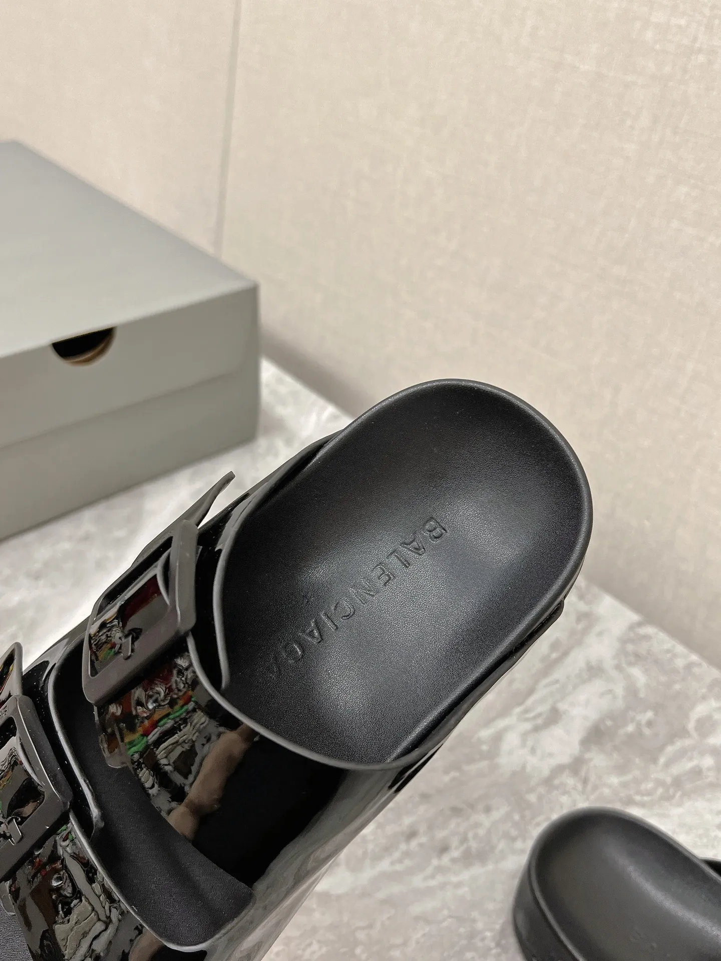 BALENCIAGA ブラック 五指ミュールスリッパ - 画像 (7)