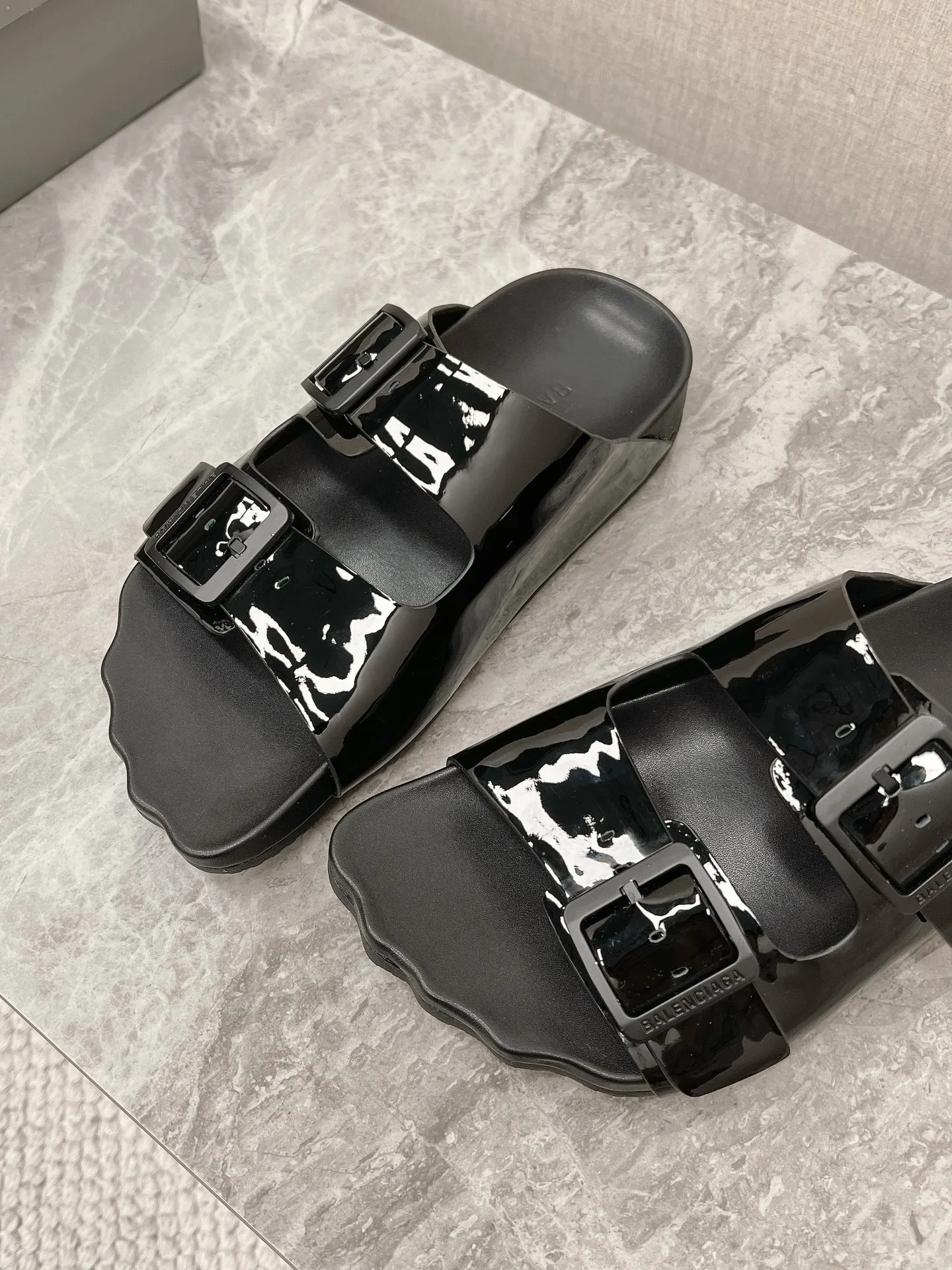 BALENCIAGA ブラック 五指ミュールスリッパ - 画像 (8)