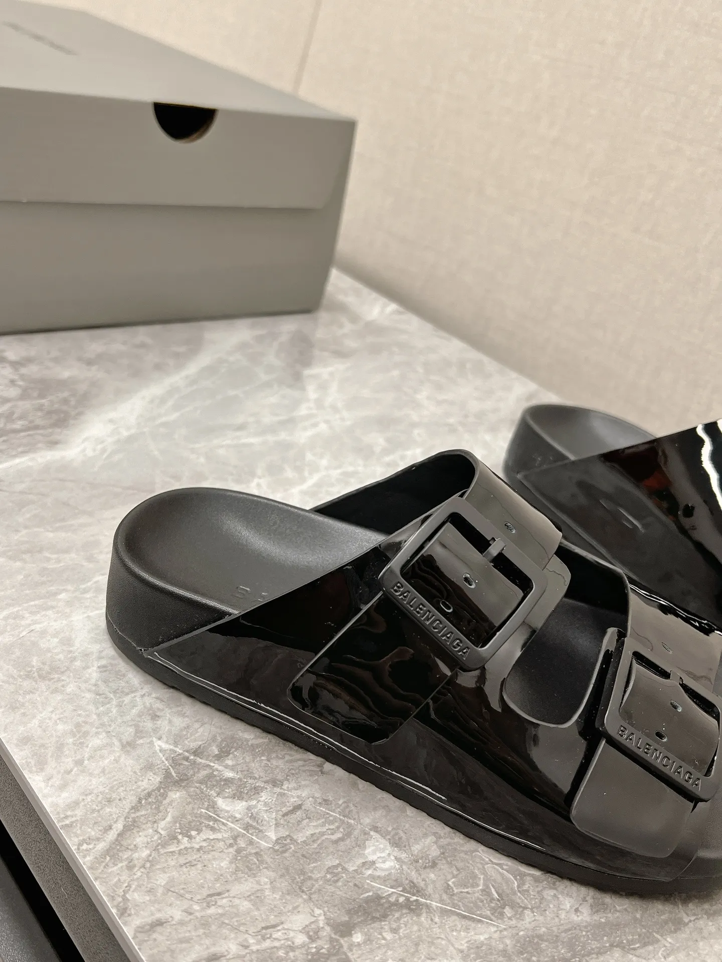 BALENCIAGA ブラック 五指ミュールスリッパ - 画像 (9)