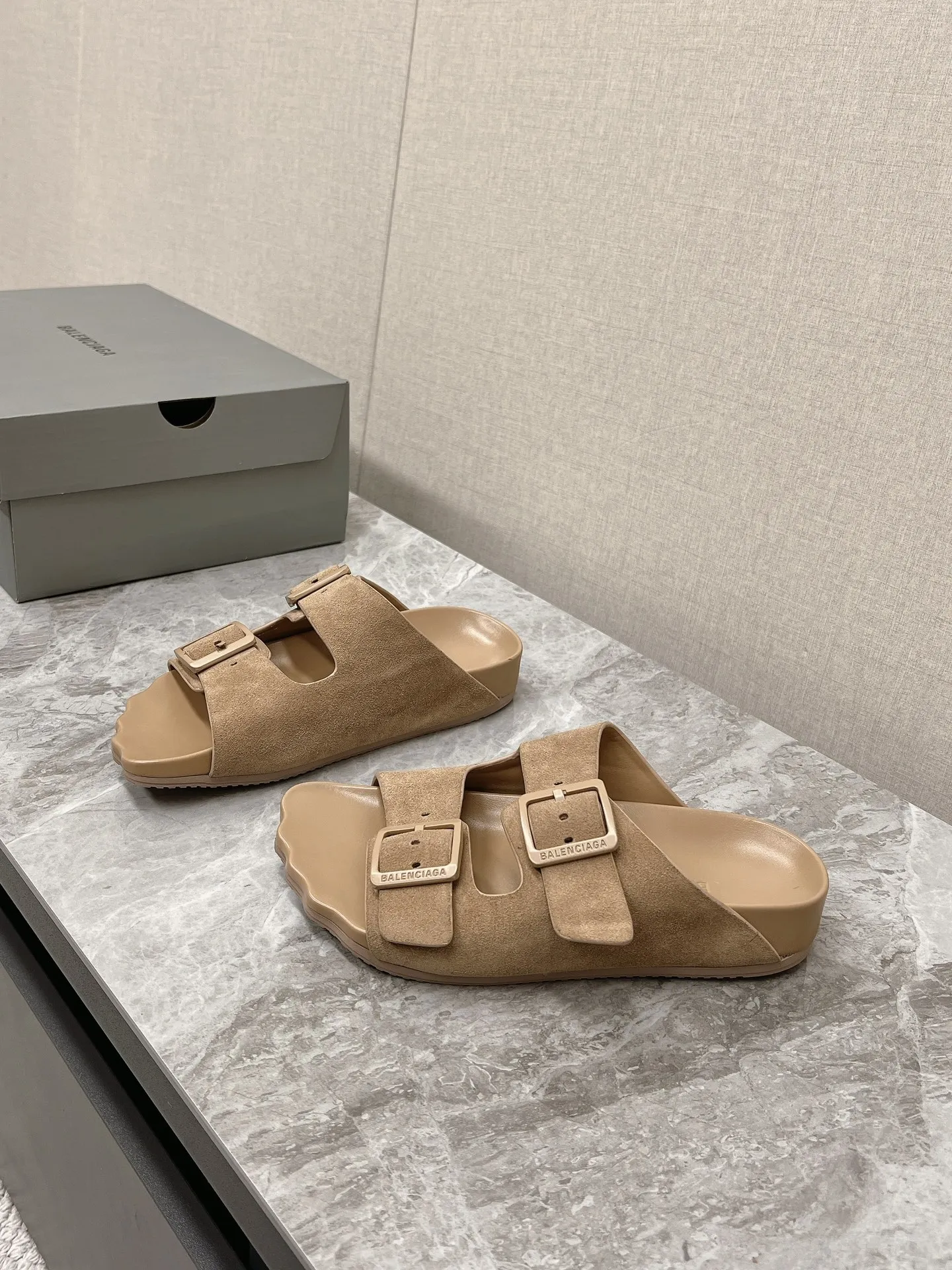 BALENCIAGA ベージュ クラシックミュール - 画像 (3)