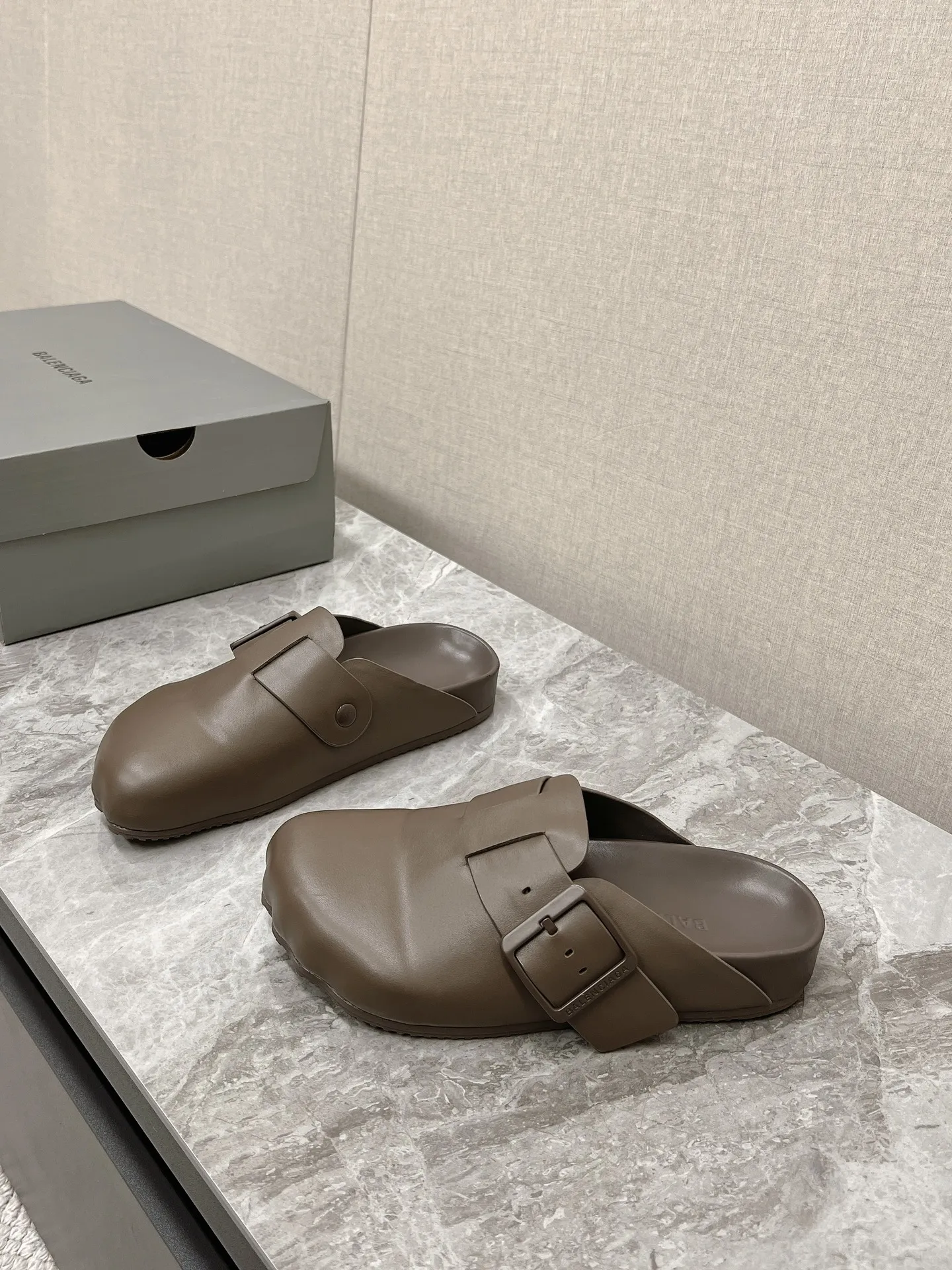 BALENCIAGA Sunday Suede Mule ブラウン ミュール - 画像 (3)