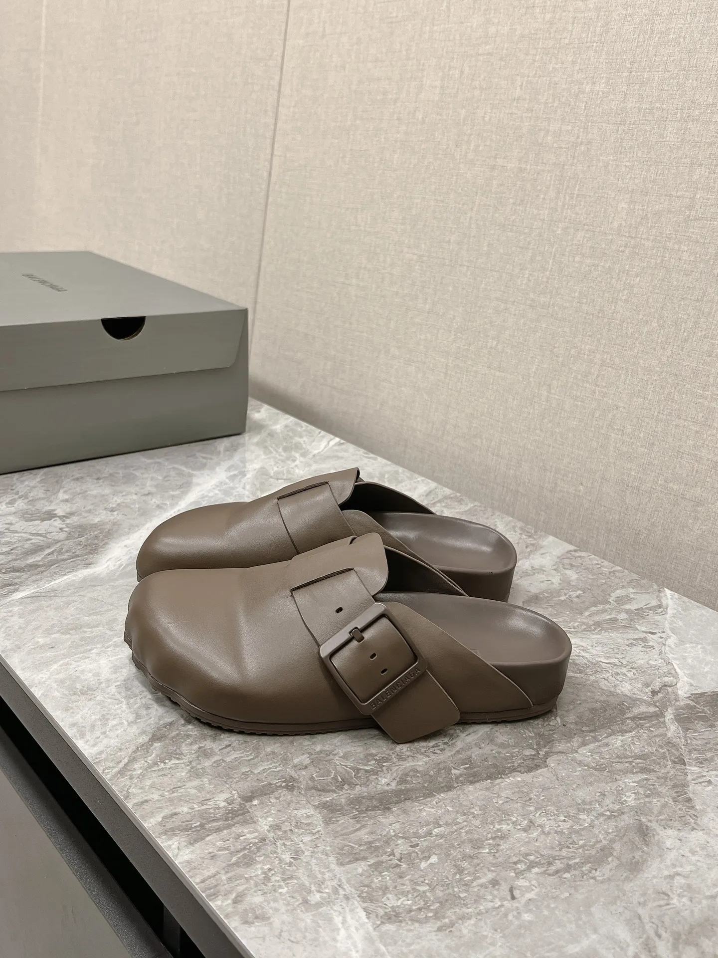 BALENCIAGA Sunday Suede Mule ブラウン ミュール - 画像 (5)