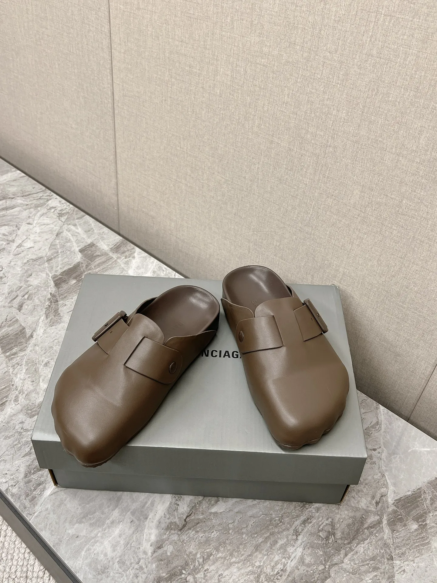 BALENCIAGA Sunday Suede Mule ブラウン ミュール - 画像 (6)