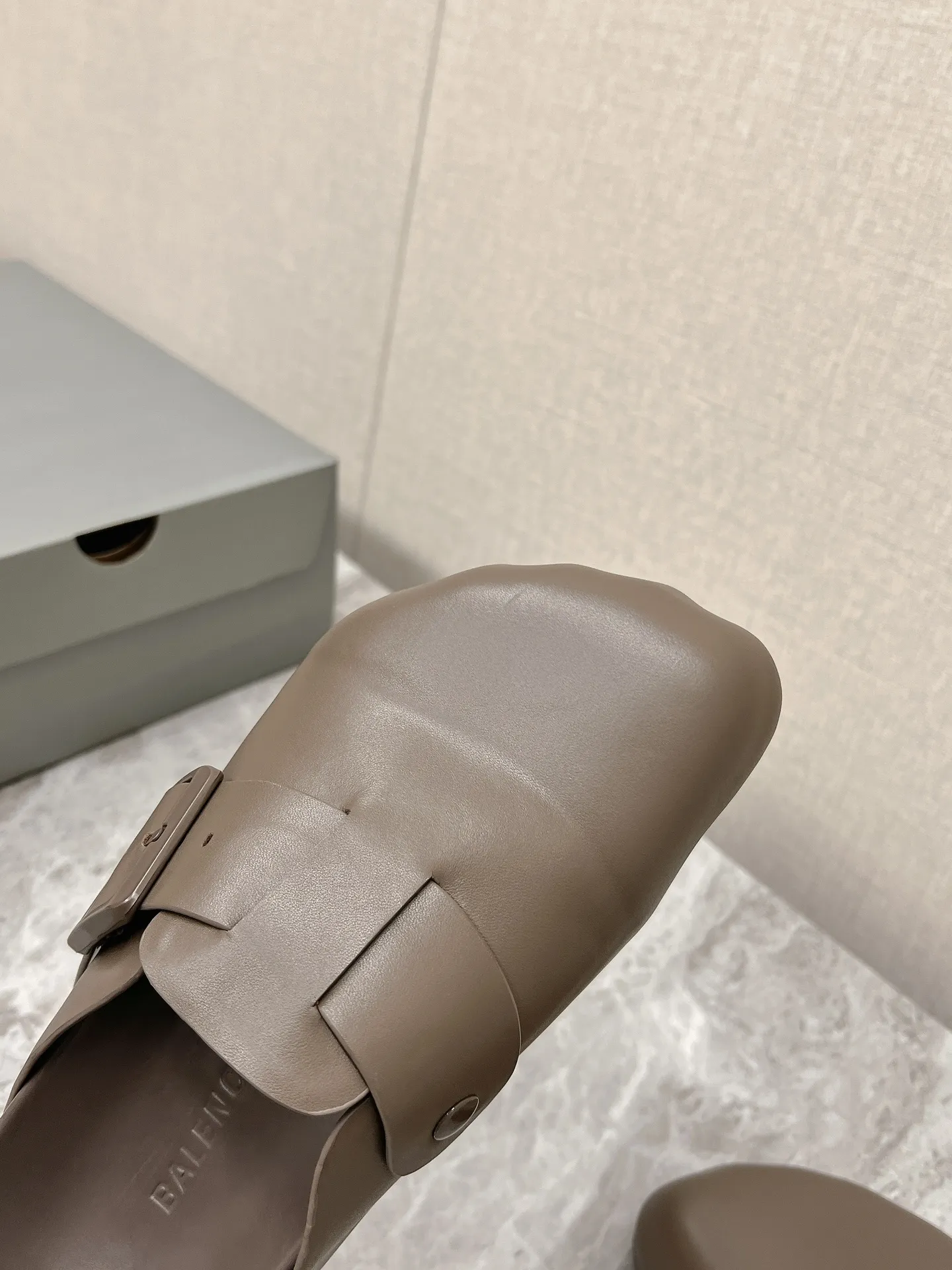 BALENCIAGA Sunday Suede Mule ブラウン ミュール - 画像 (9)