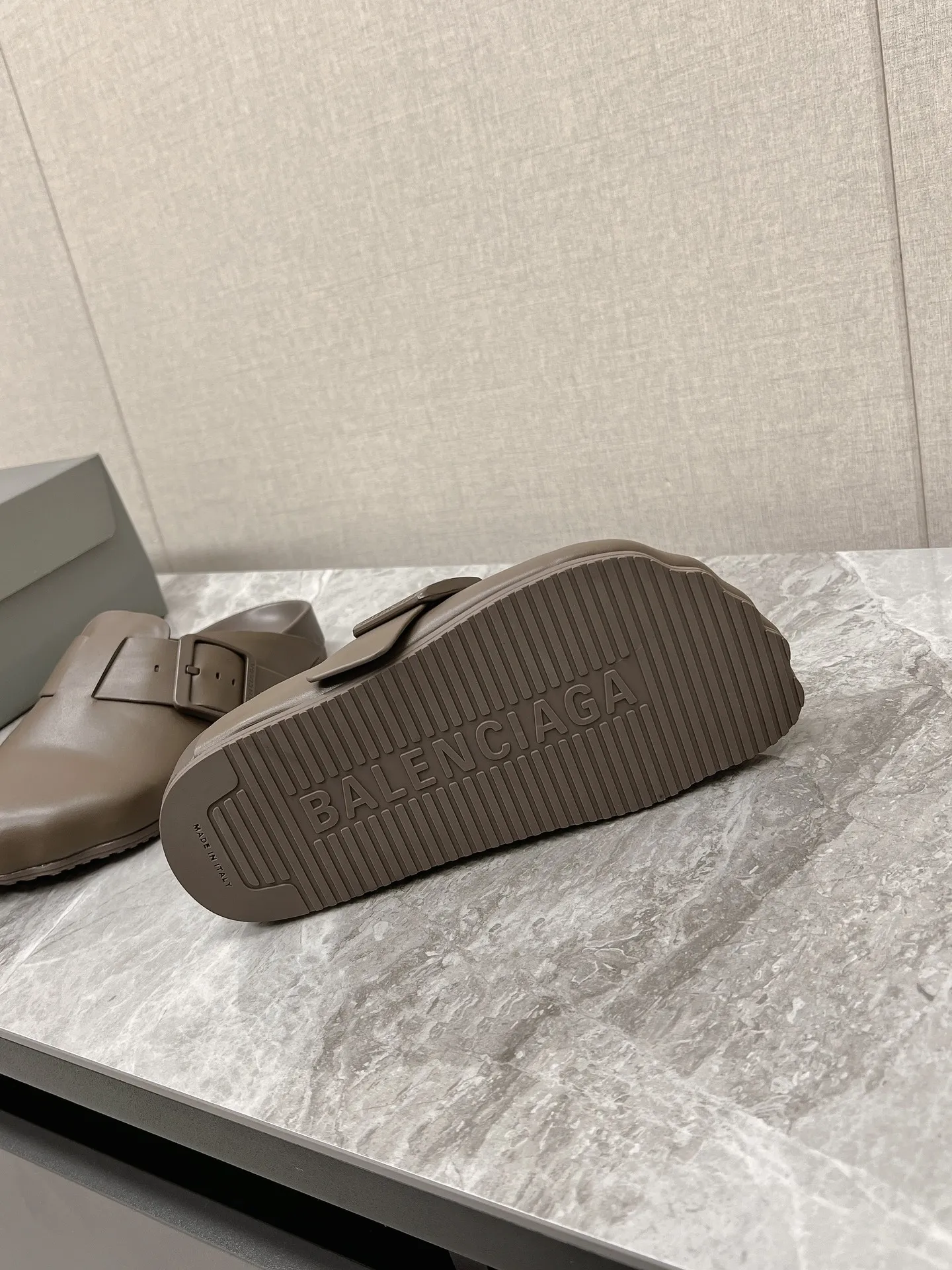 BALENCIAGA Sunday Suede Mule ブラウン ミュール - 画像 (10)