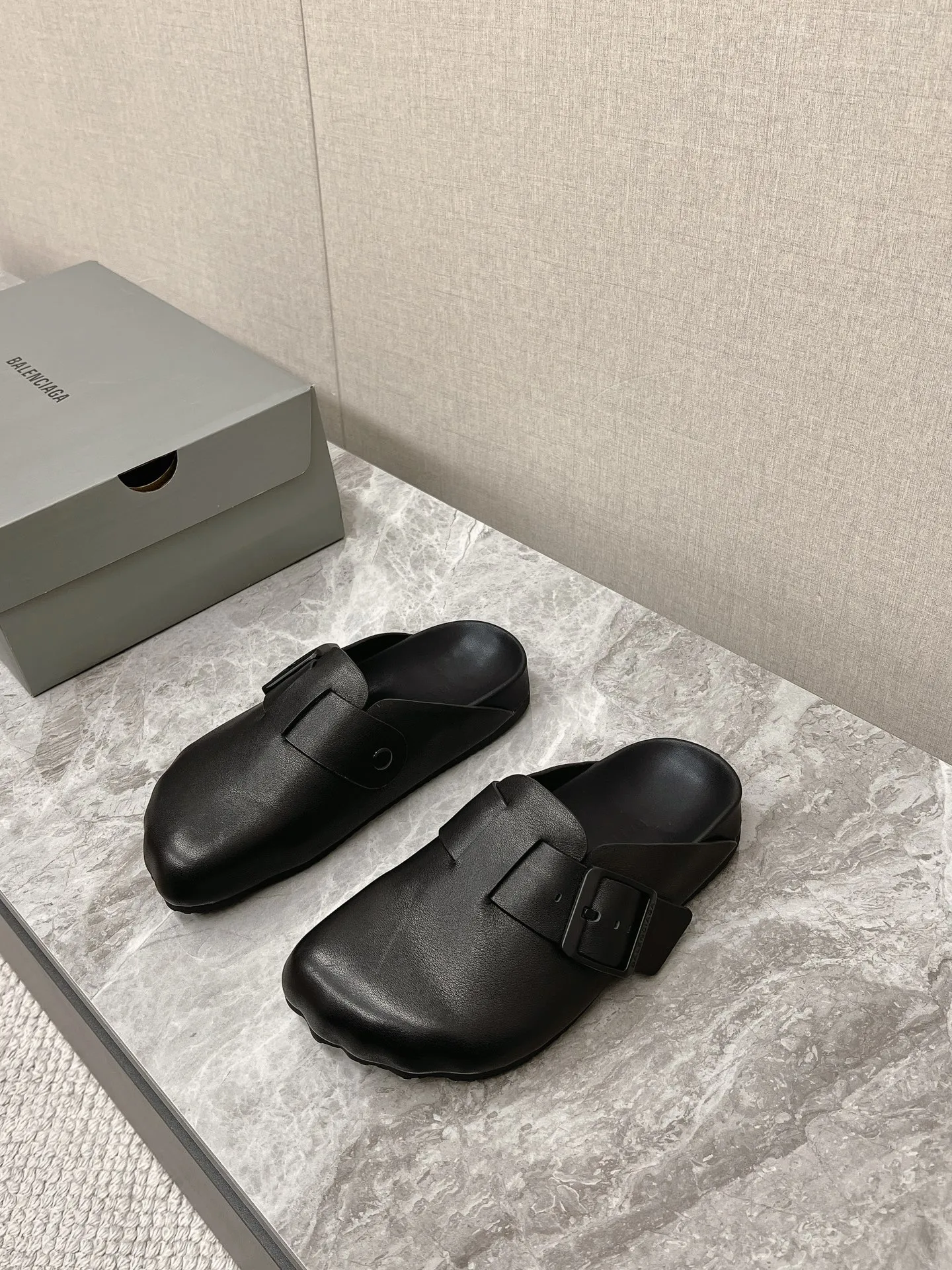 BALENCIAGA ブラック ファッションサンダル