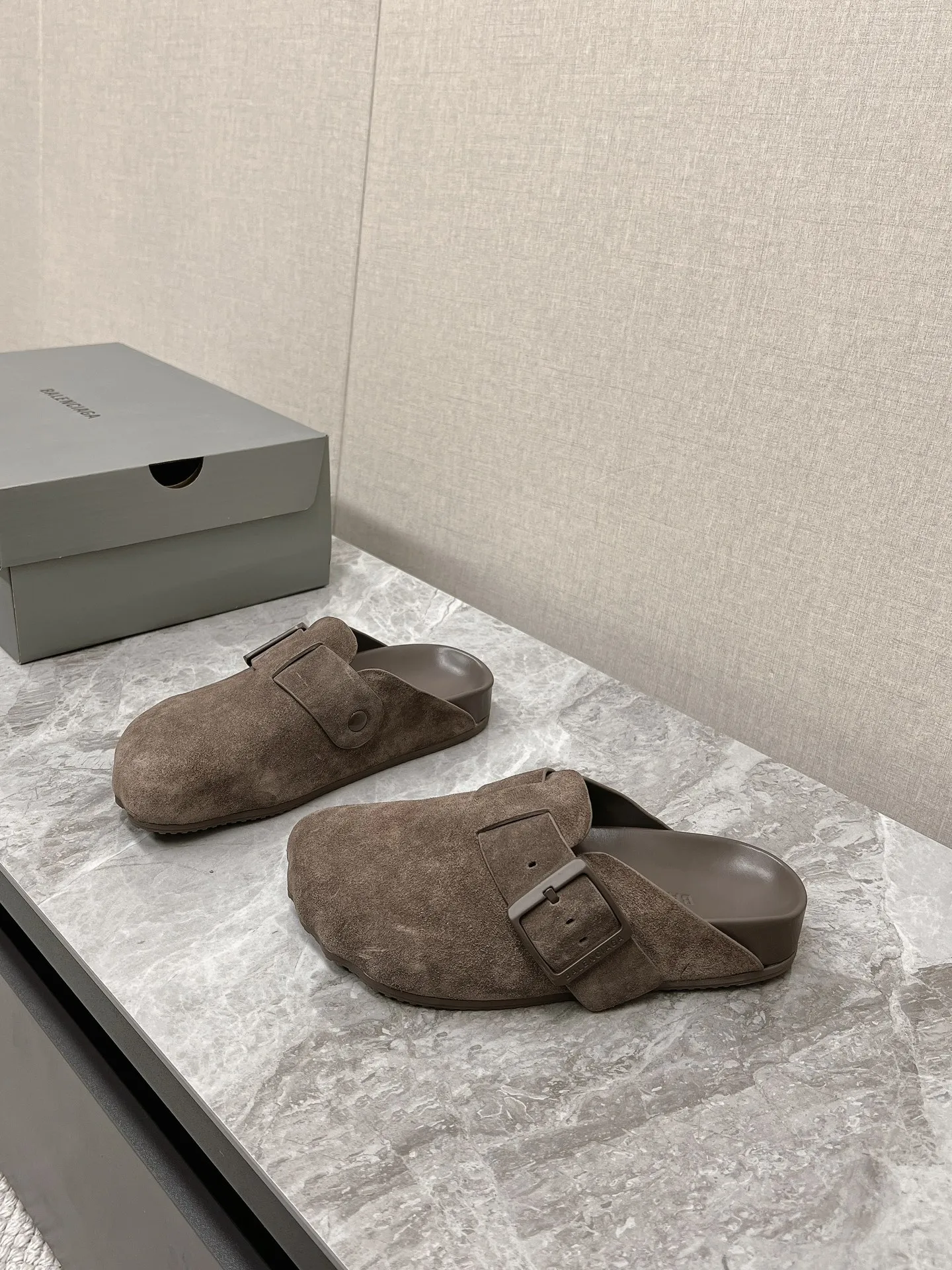 BALENCIAGA スエードブラウン サンダル