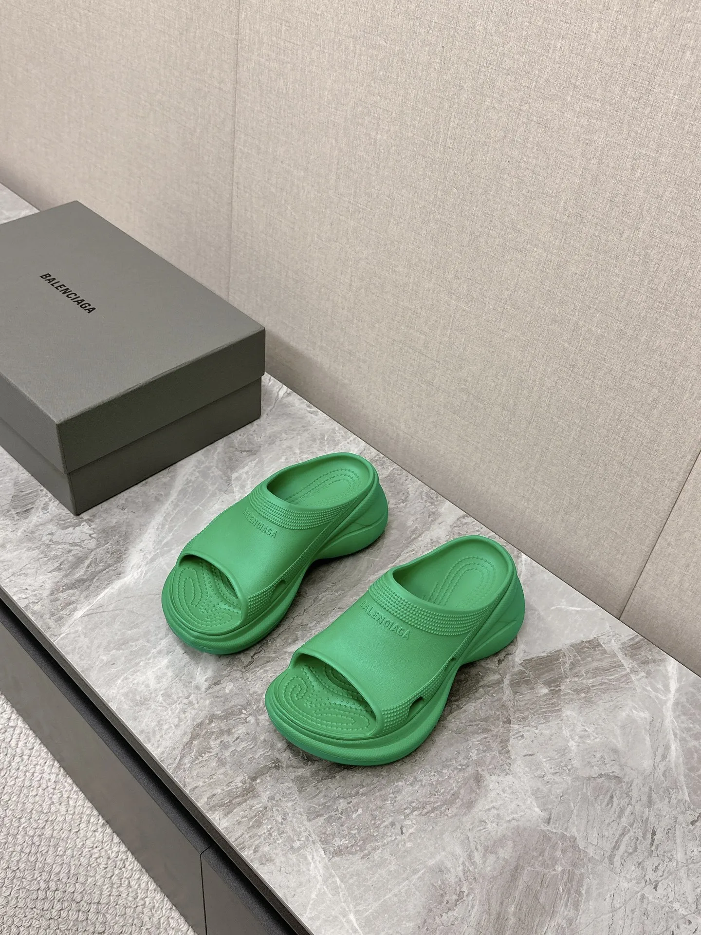 BALENCIAGA グリーン ハイヒールサンダル ファッション