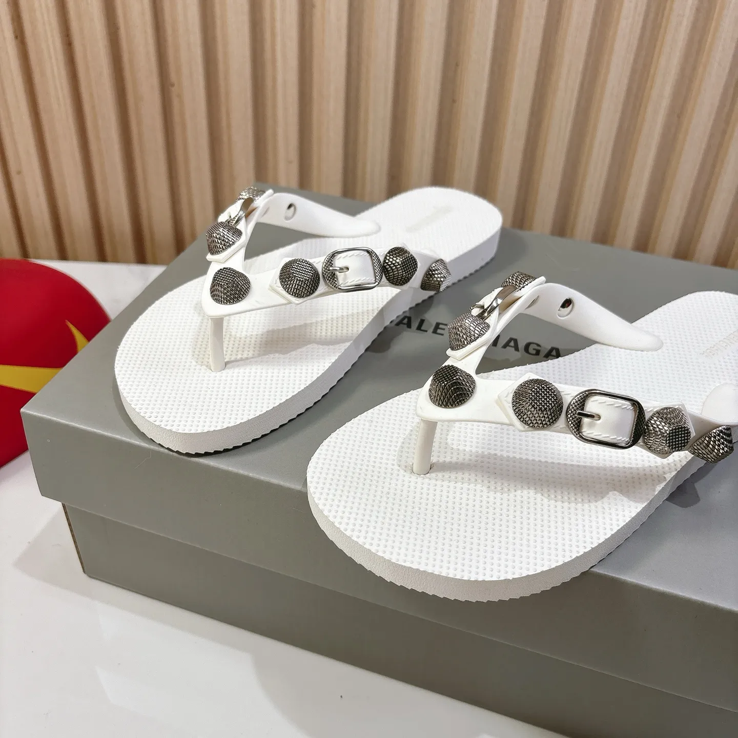 Balenciaga 25ss 白リベットビーチサンダル - 画像 (7)