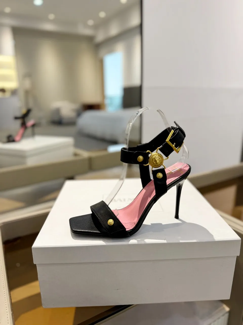 Balmain ブラックピンク中空ハイヒールサンダル2024春夏