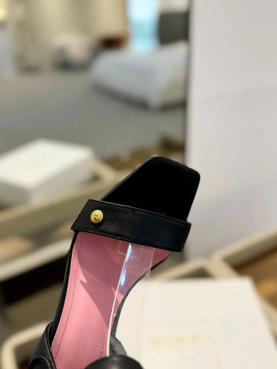 Balmain ブラックピンク中空ハイヒールサンダル2024春夏 - 画像 (10)