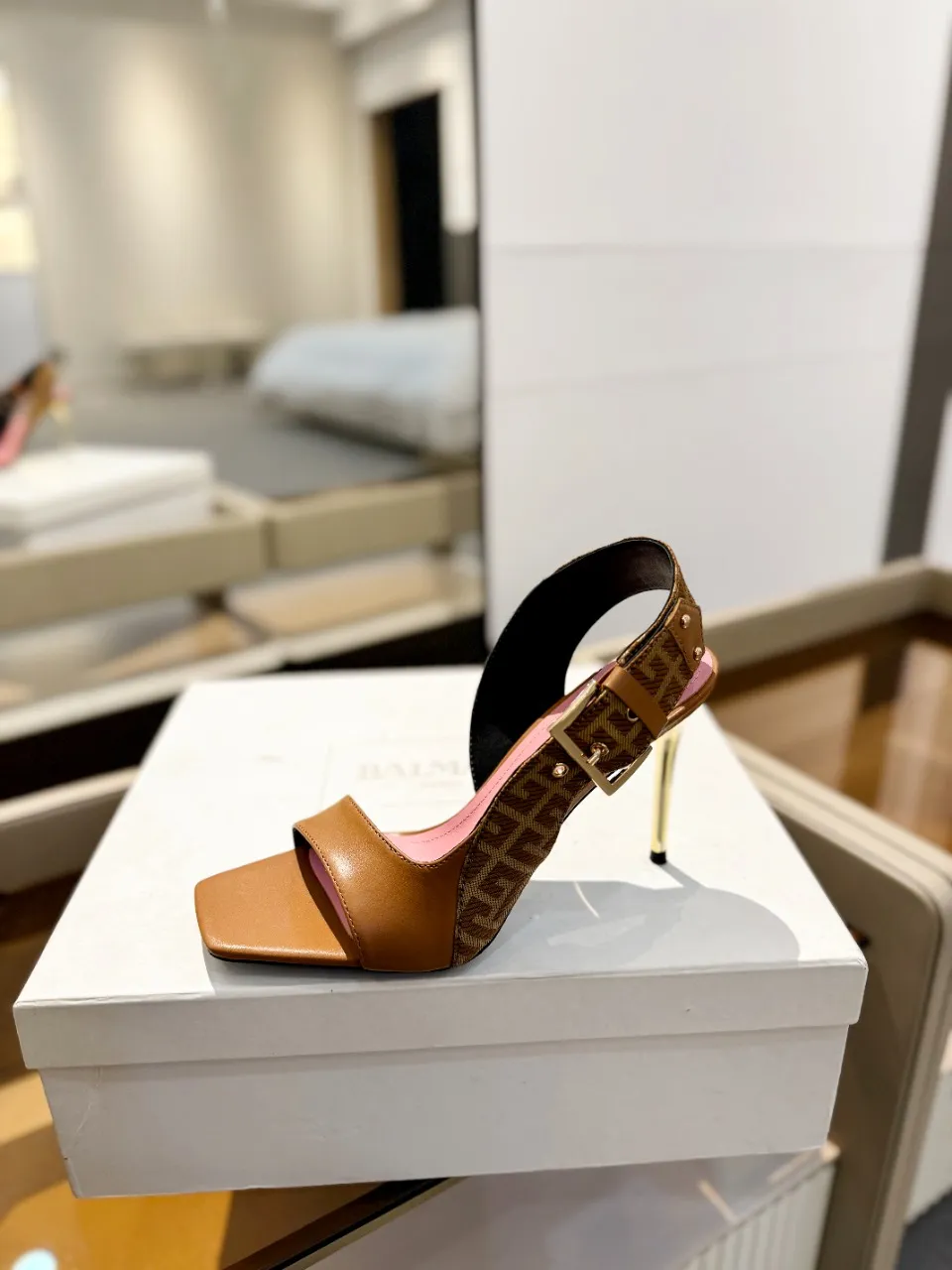 Balmain 2025春夏金属バックルハイヒールサンダルブラウン