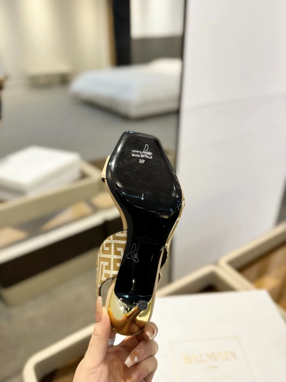 Balmain 2025春夏金属バックルハイヒールサンダルベージュ - 画像 (10)