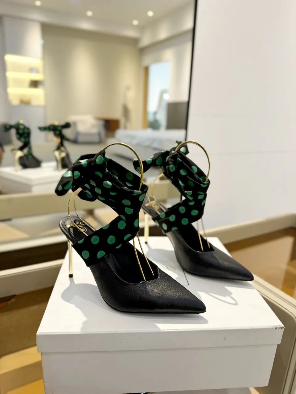 Balmain 2024春夏黒ポルカドットハイヒールスリッパ - 画像 (3)