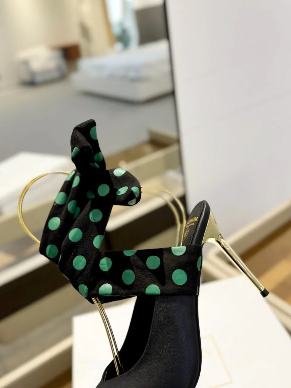 Balmain 2024春夏黒ポルカドットハイヒールスリッパ - 画像 (7)