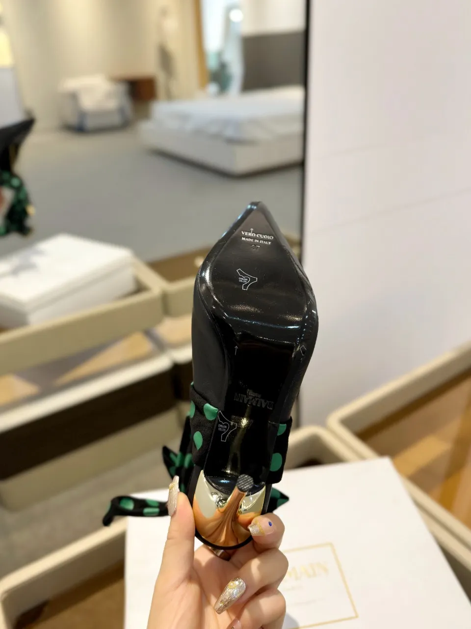 Balmain 2024春夏黒ポルカドットハイヒールスリッパ - 画像 (9)