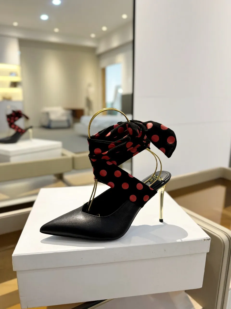 Balmain 2024春夏ポルカドットハイヒールスリッパ黒