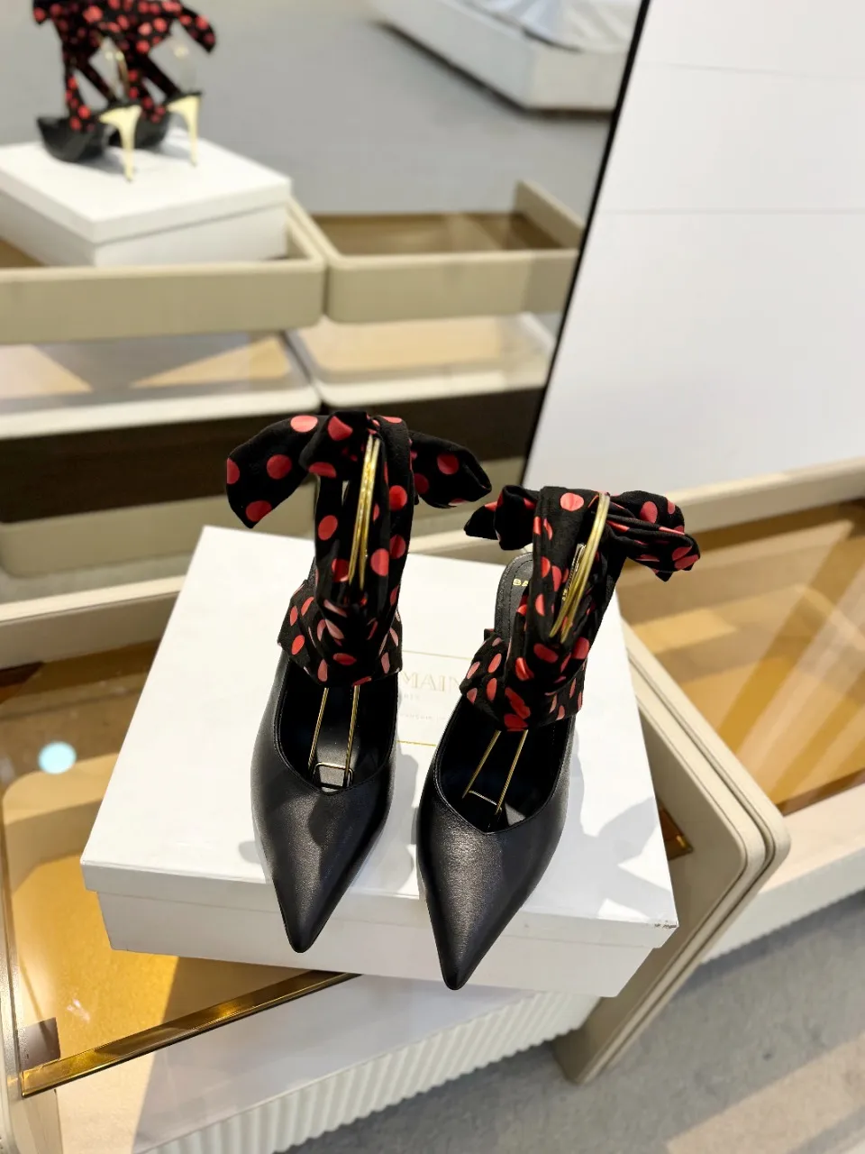 Balmain 2024春夏ポルカドットハイヒールスリッパ黒 - 画像 (4)