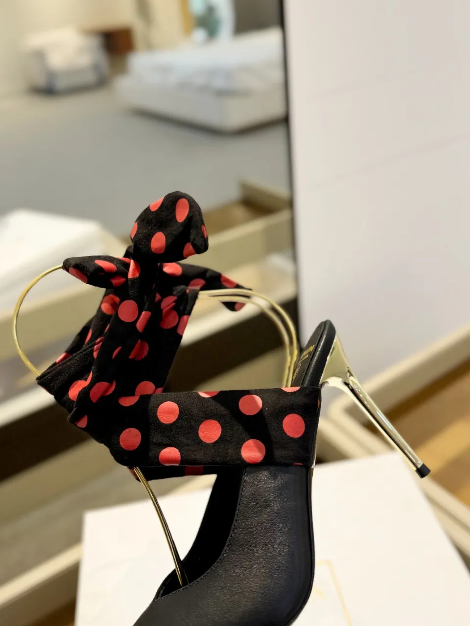 Balmain 2024春夏ポルカドットハイヒールスリッパ黒 - 画像 (9)