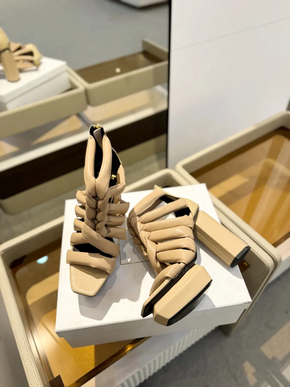 Balmain 2024春夏ベージュ編み上げハイヒールサンダル - 画像 (7)