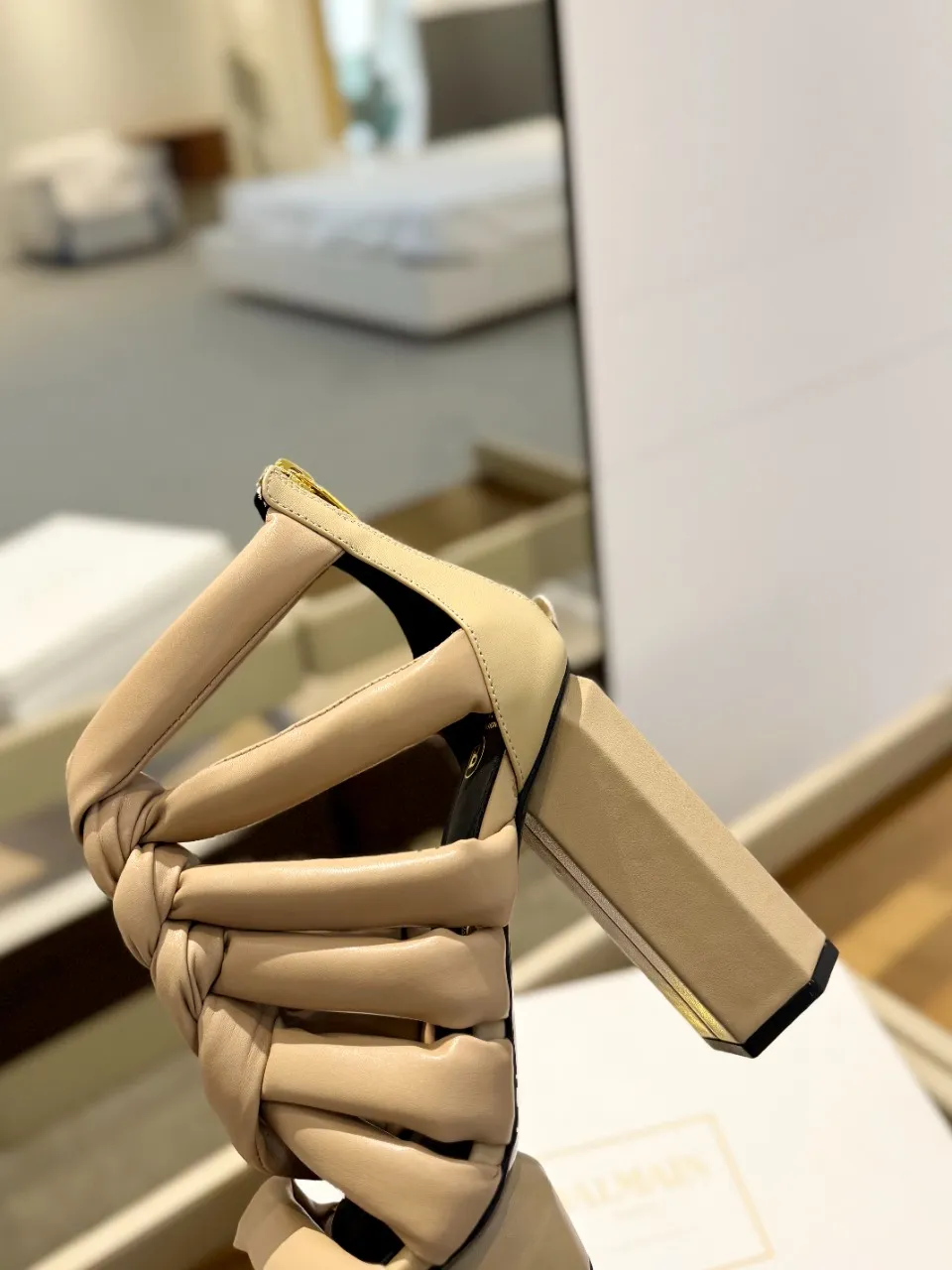 Balmain 2024春夏ベージュ編み上げハイヒールサンダル - 画像 (9)