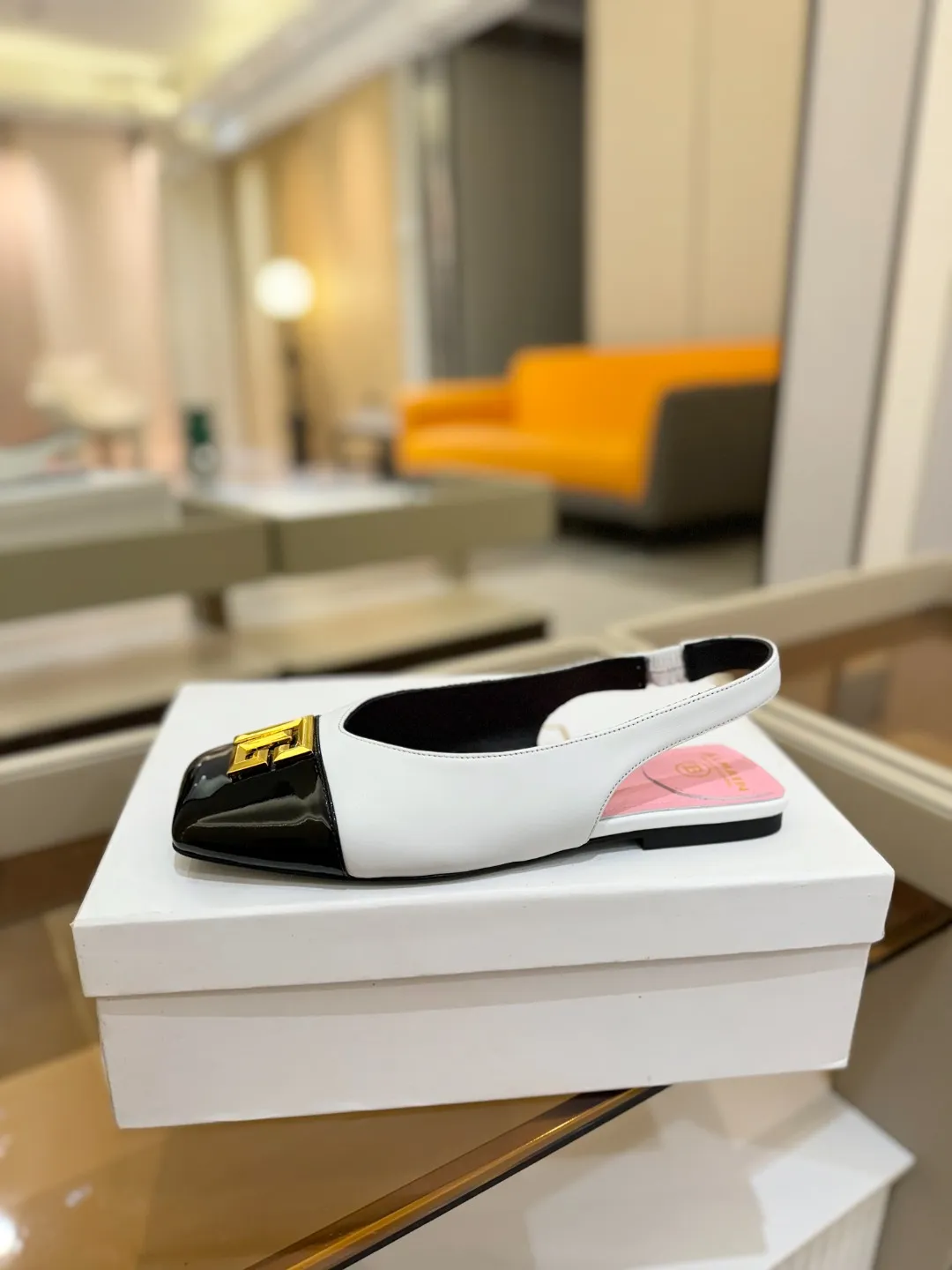 Balmain 2025 白黒デザイン フラットシューズ