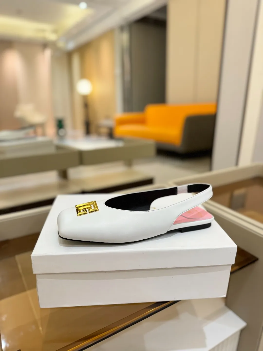 Balmain 2025 白後空フラットシューズ